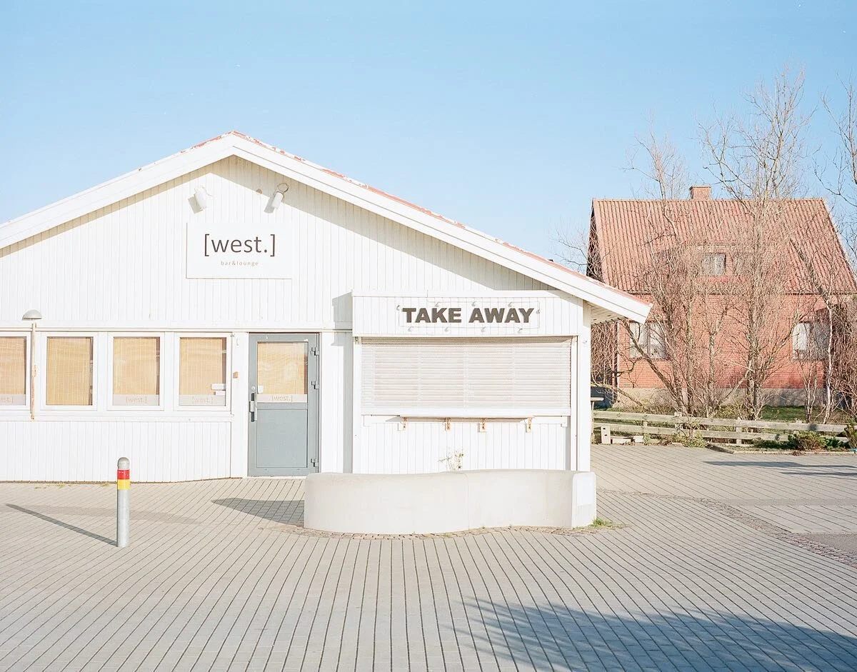 Hard sun 

#mamiya7 #portra400 #halland