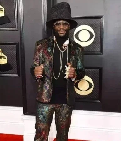 Ray Angry, in Illumin by Angel Pai jewelry rings necklace crystal knuckles, at the 2023 Grammy Awards red carpet, performing with the Roots, Grammys