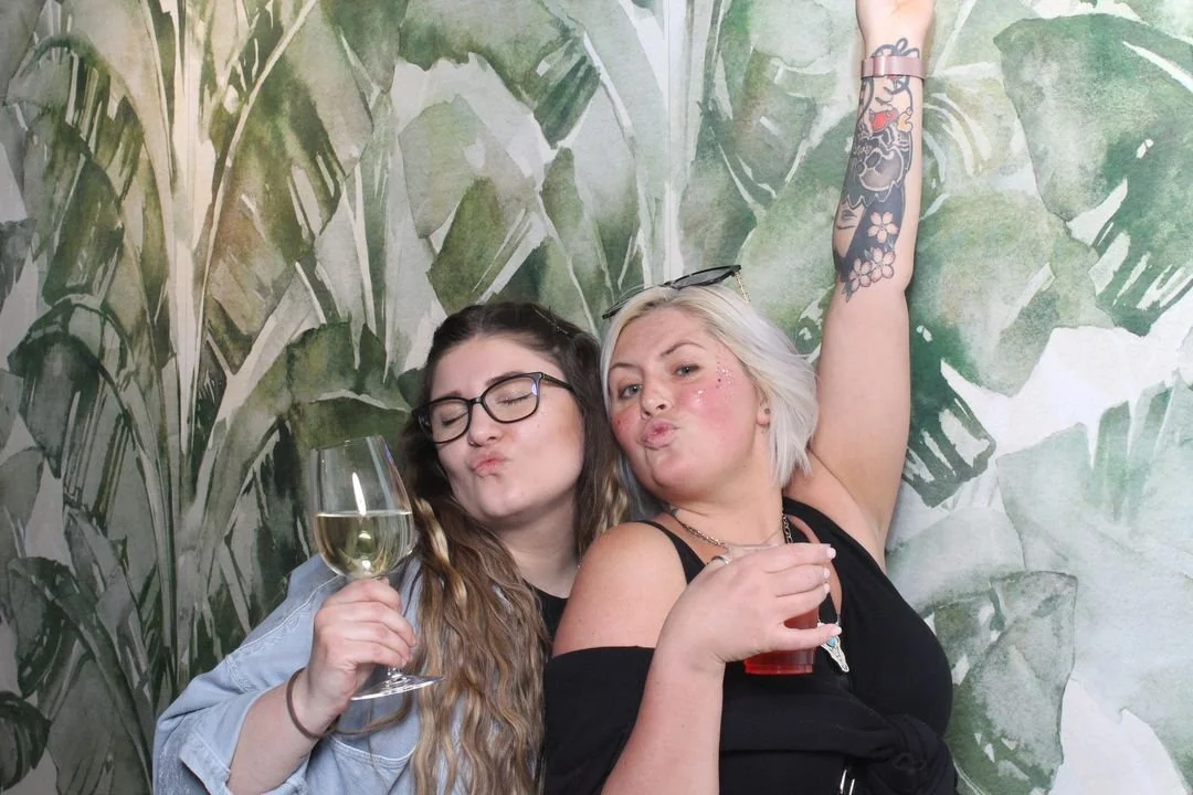 Las chicas calientes.jpeg