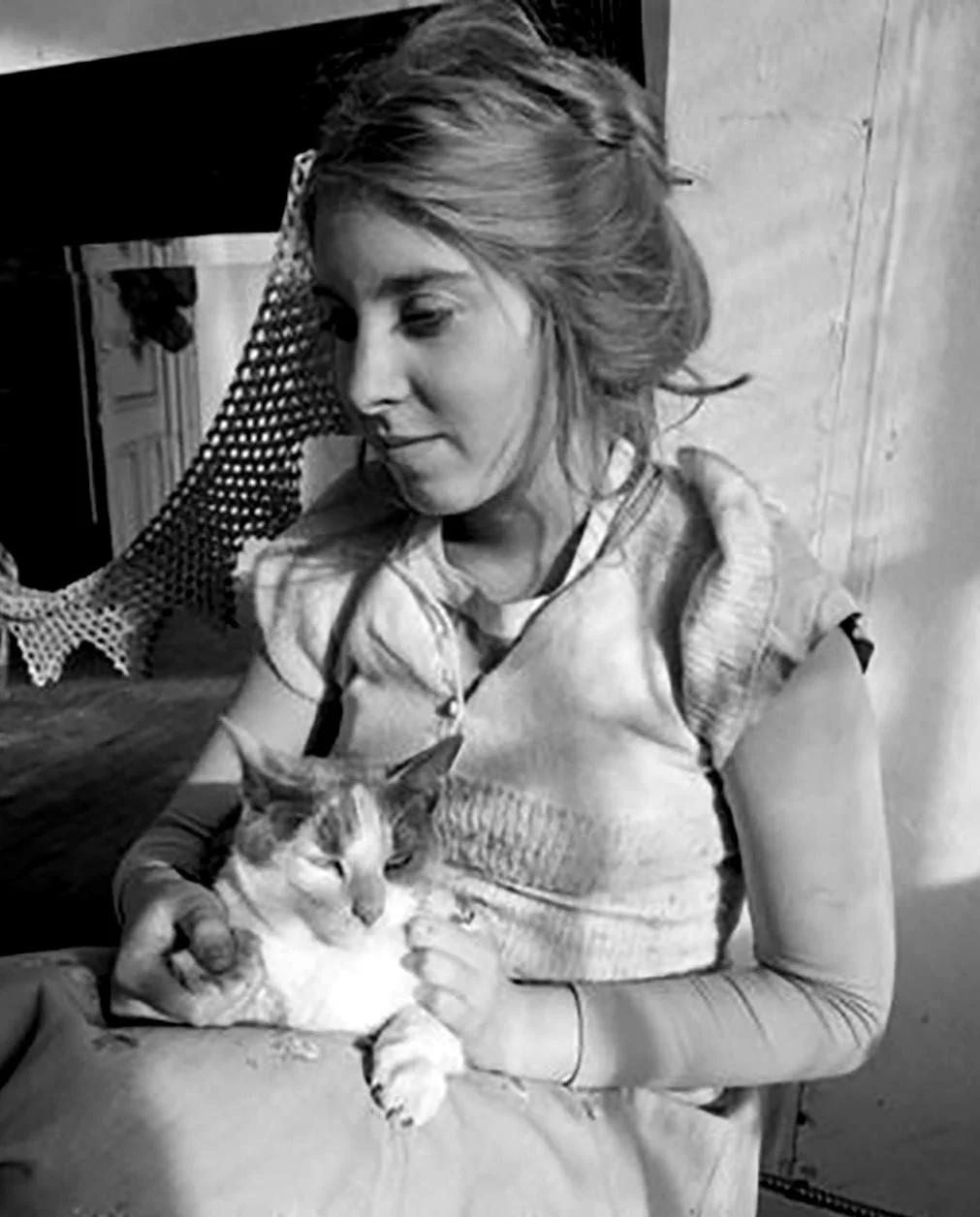 Black and white photo of Artist Francesca Woodman and her cat Charlie