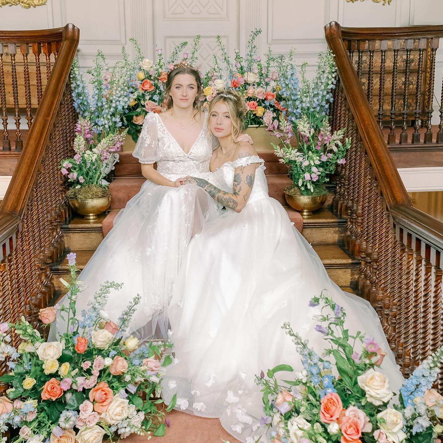 On a gloomy day in December, Ardington House glowed with the romance, colour and grandeur of a Bridgerton set.

Flowers play a leading role in Bridgerton, which is just the way I like it. Bringing the outside inside, even in the winter, made it feel 