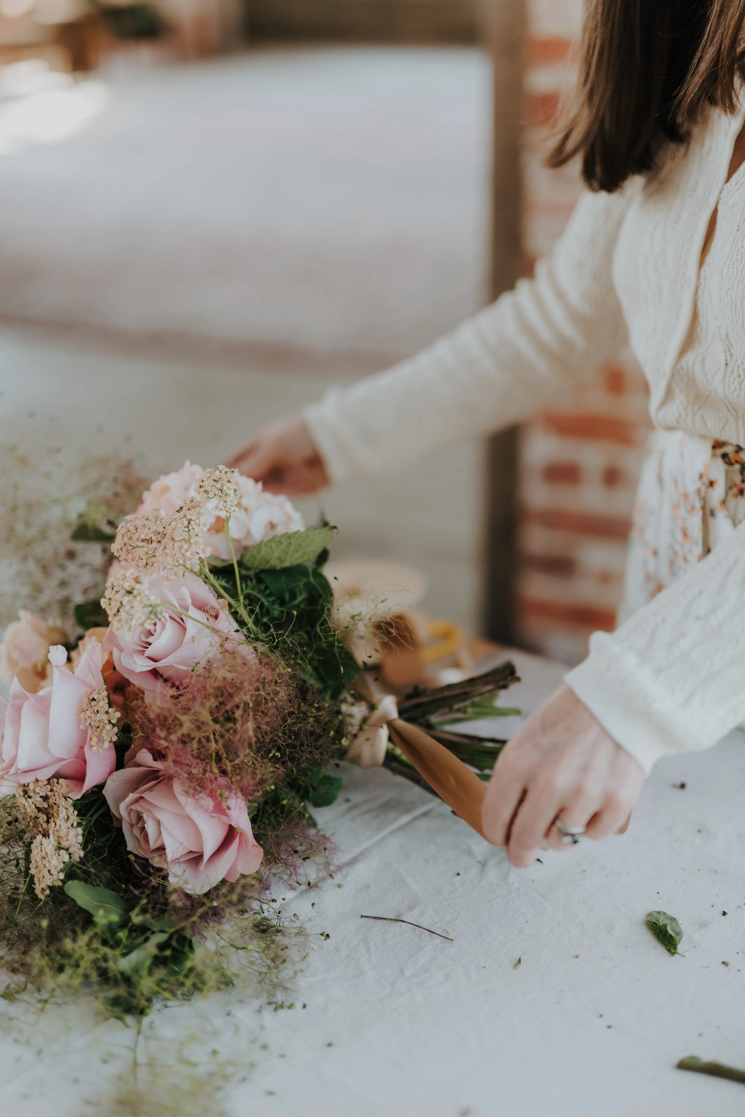 Nicola of Foxgloves & Roses arranging wedding flowers in Oxfordshire