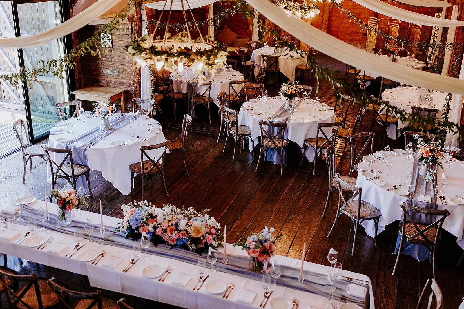 Oxfordshire wedding florist Lains Barn