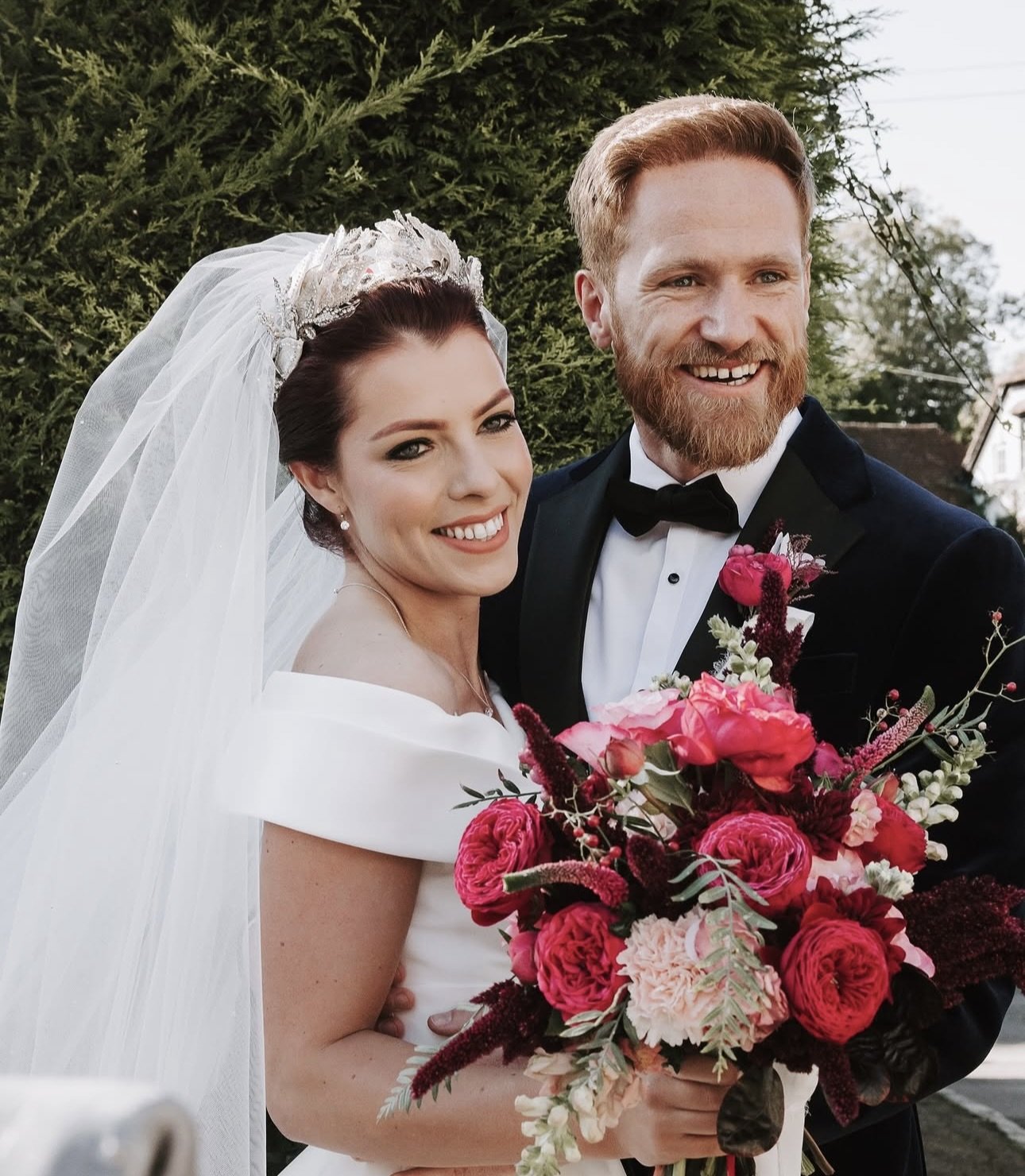 Step into a world of floral beauty.
This gallery showcases some of our recent wedding flowers across Oxfordshire, the Cotswolds, and beyond — from abundant, garden-style bouquets to romantic arches and elegant table arrangements.
Each design is crea