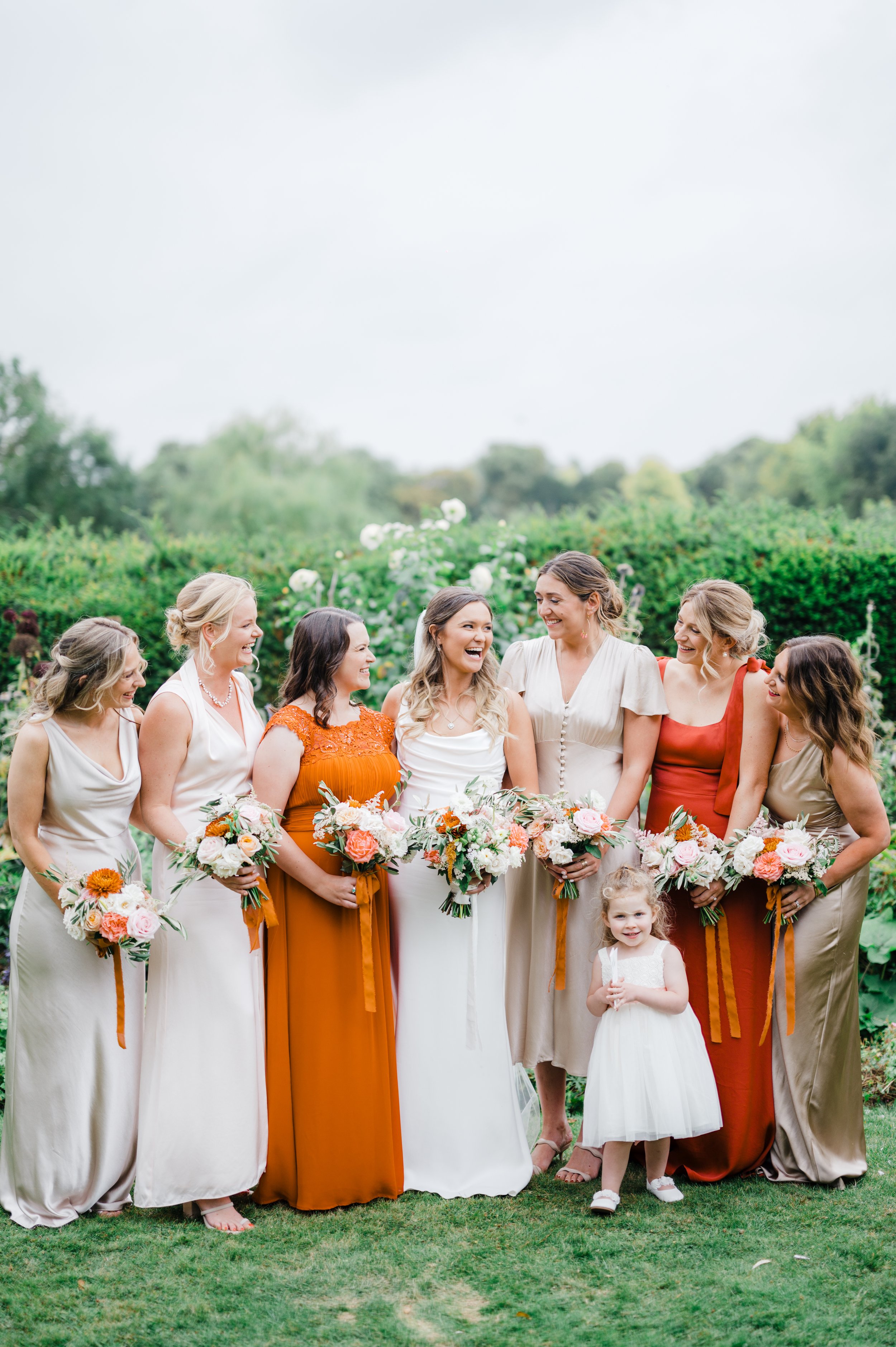 Step into a world of floral beauty.
This gallery showcases some of our recent wedding flowers across Oxfordshire, the Cotswolds, and beyond — from abundant, garden-style bouquets to romantic arches and elegant table arrangements.
Each design is crea