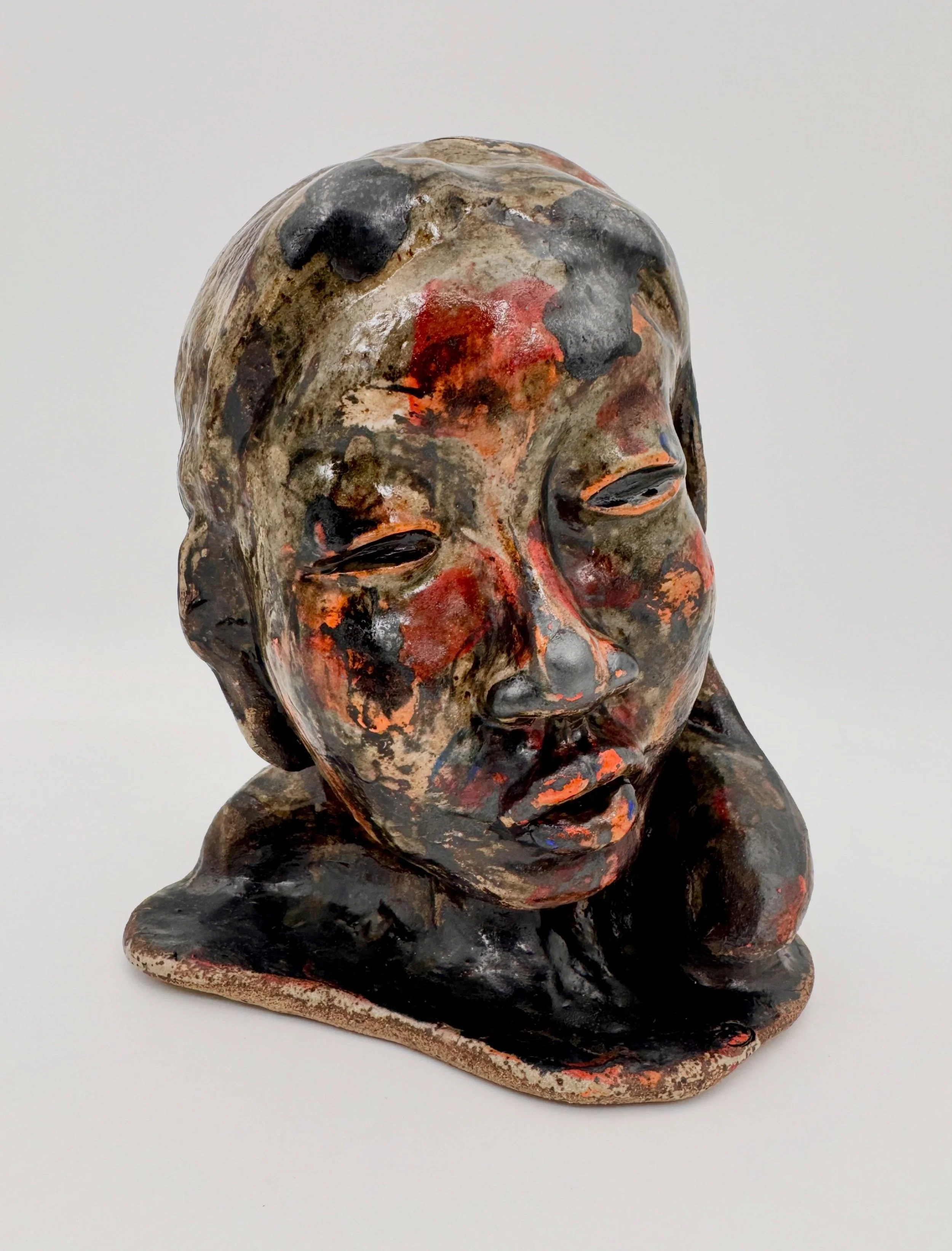 Growing up is a series of goodbye

#ceramics #ceramicsculptures #contemporanyart #contemporysculpture #motheranddaughter