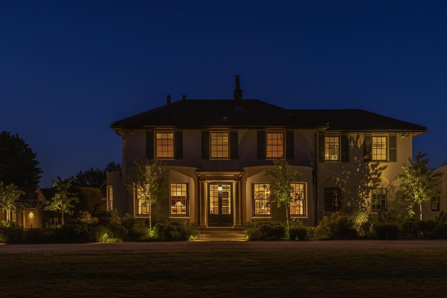 An English Country House 

Garden Design @clairemeegardendesign 
Lighting design @maxwellgbarlow