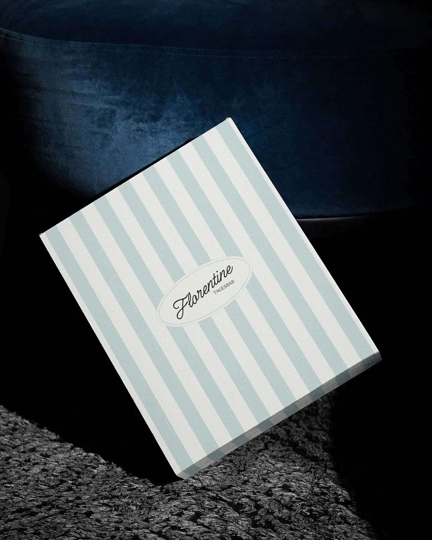 Branding reveal de Florentine!🌸🍷🍳🍝🕯️☕️✨ (@florentine.tagesbar )
Es un restaurante al que puedes ir tanto a tomarte un café o brunch, comer o ir a hacer un cocktail! No solo cambian las vibras del local según sea de día o de