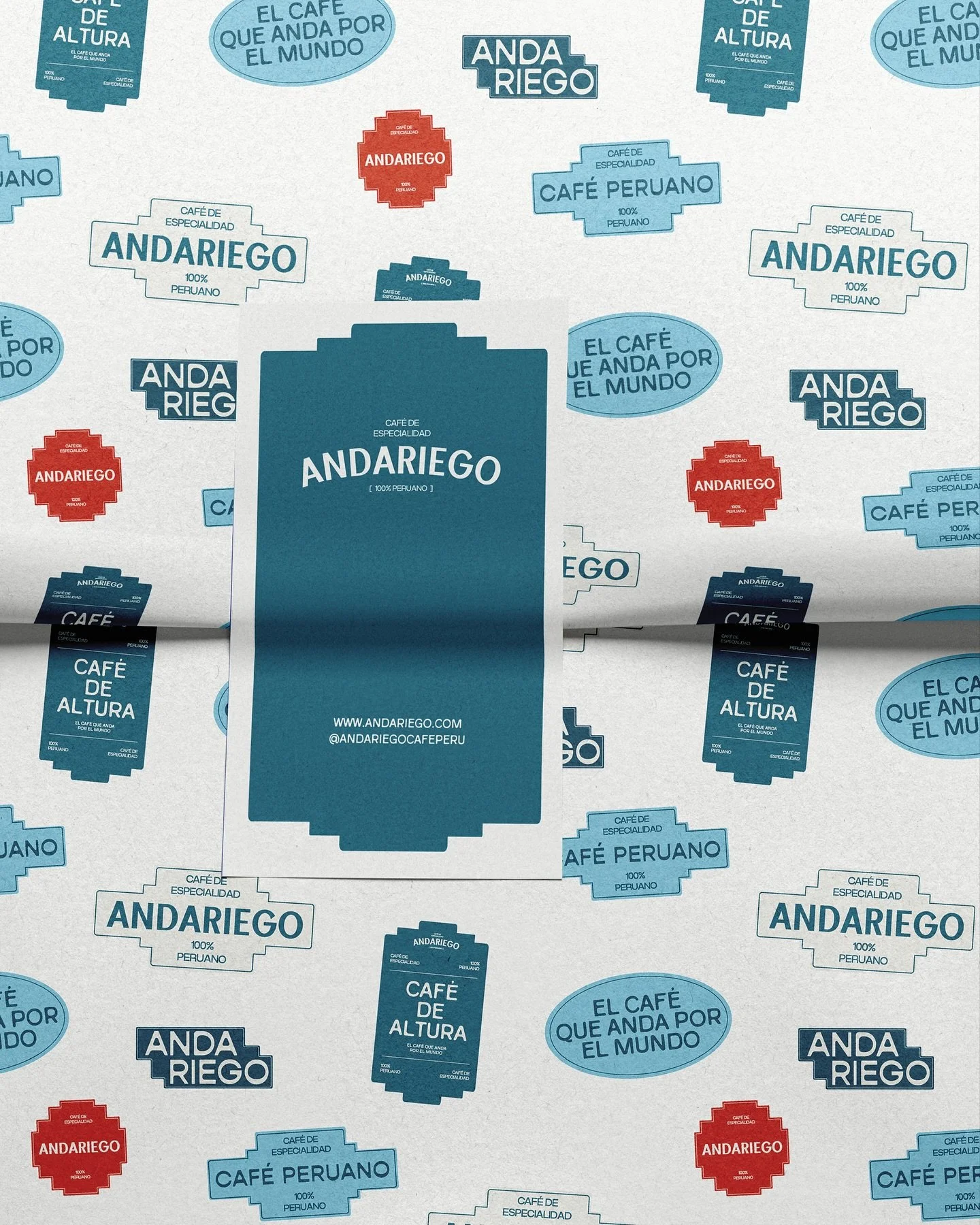 Me apetecía mucho volveros a compartir el rebranding que le hicimos a @andariegocafeperu el año pasado!!💙☕️ Nos sigue encantando igua que el primer día!! 
Nos parece muy guay lo distintivo que es y lo diferente que se ve para u