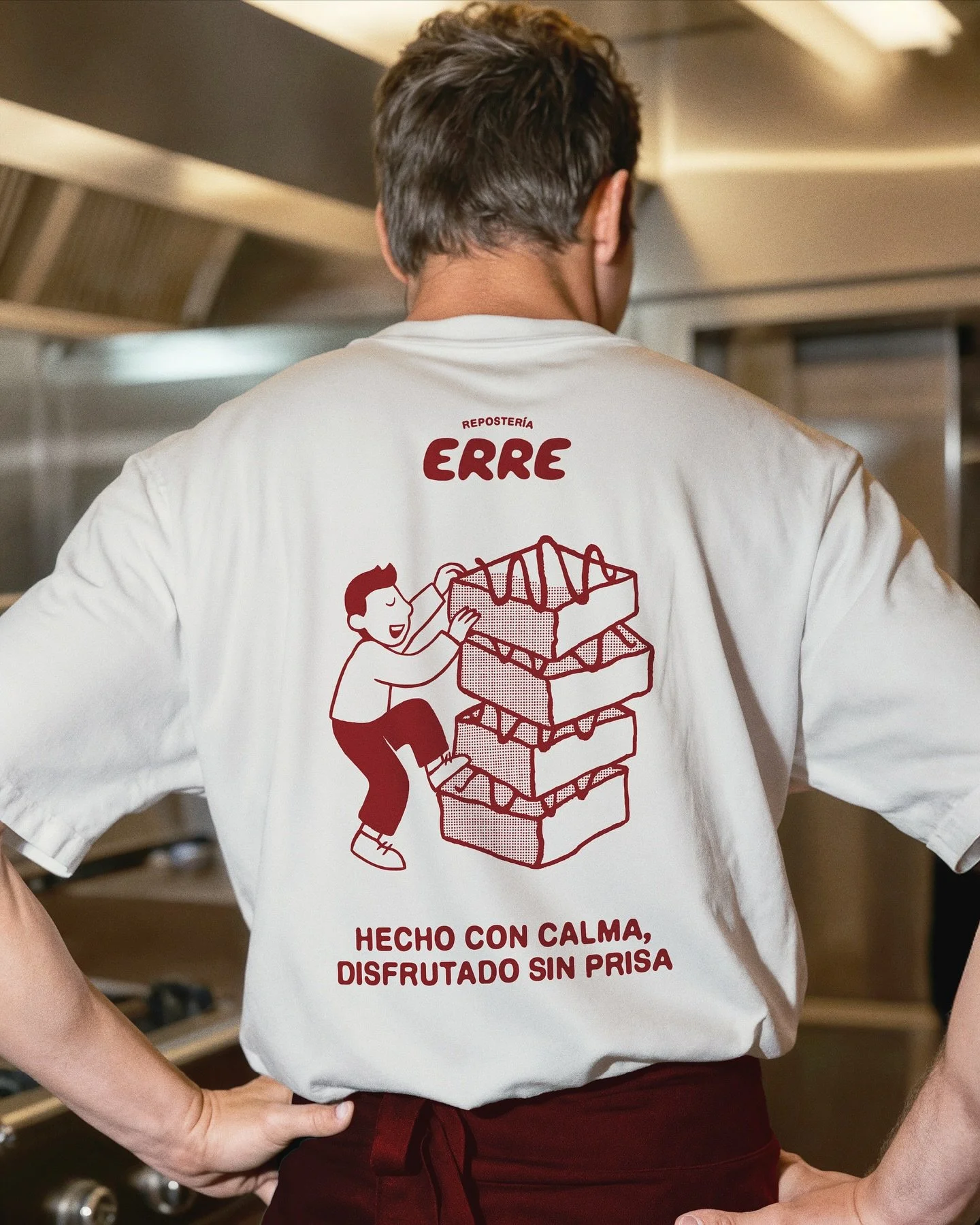 M&aacute;s cositas del branding que hicimos para Erre, incluida la versi&oacute;n navide&ntilde;a de su packaging!!🎄🍰🎅🏼🥐 Amamos como se van adaptando las marcas a eventos o distintas festividades del a&ntilde;o, y que realmente todo encaje!!!🫶?