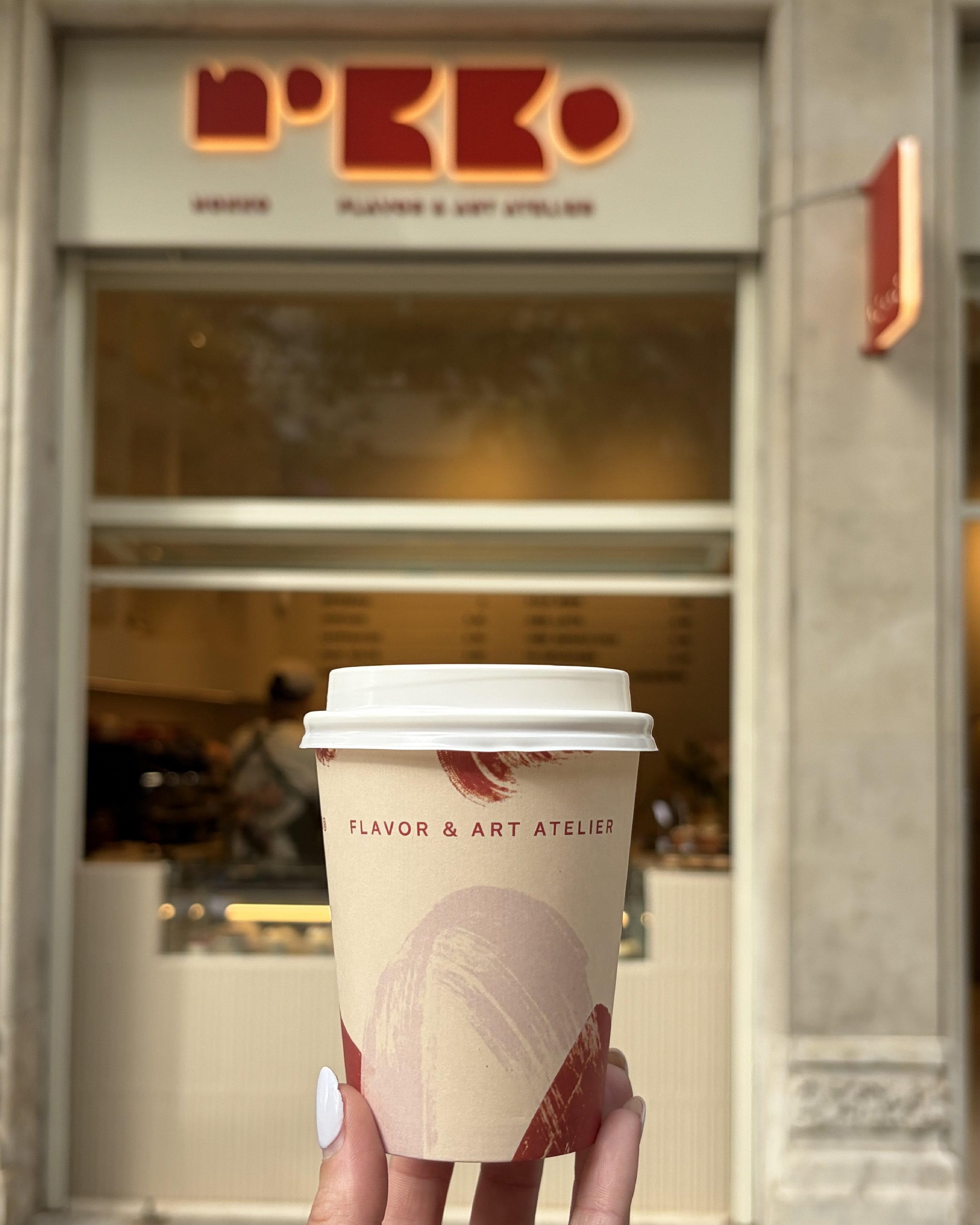 Os ense&ntilde;amos el rebranding que hemos hecho a @nokko.bcn !!☕️

Nokko es un espacio donde se juntan el caf&eacute; de especialidad, la pasteler&iacute;a artesanal y las exposiciones de arte contempor&aacute;neo. Todo en Nokko es arte, desde sus 
