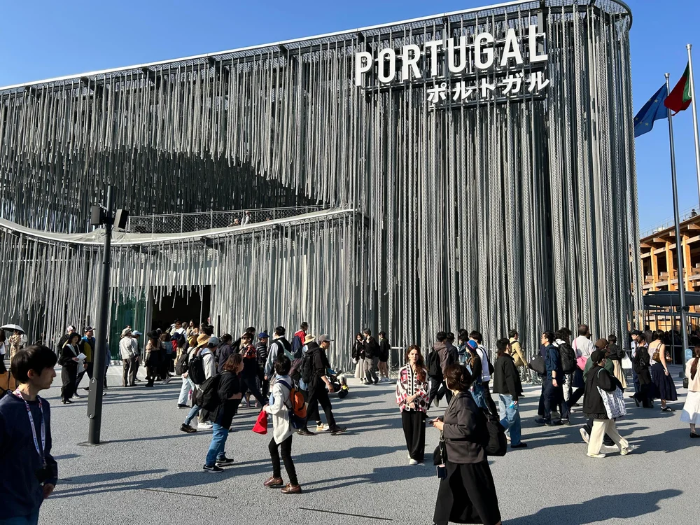 Ana in front of the Portuguese Pavilion (good luck finding her).