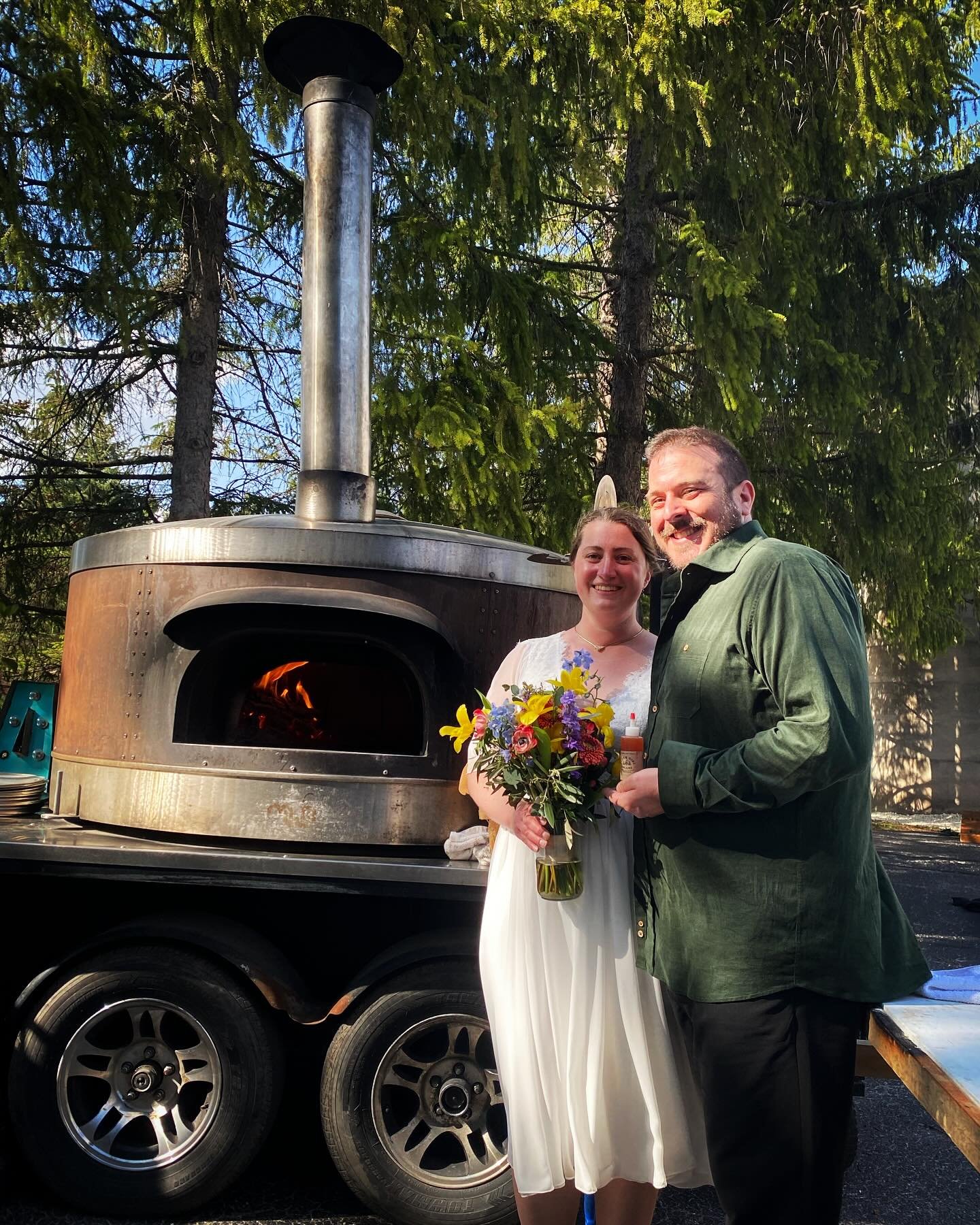 Love at first slice? Obvs. 💍 

We were honored to be a part of Alex &amp; Jamie&rsquo;s big day @abloomfarm 🌲 First event of the season like riding a 4 ton bicycle ya know? 🚚💨🍕

✨ The evenings graze started with charcuterie, wood roasted Shishit