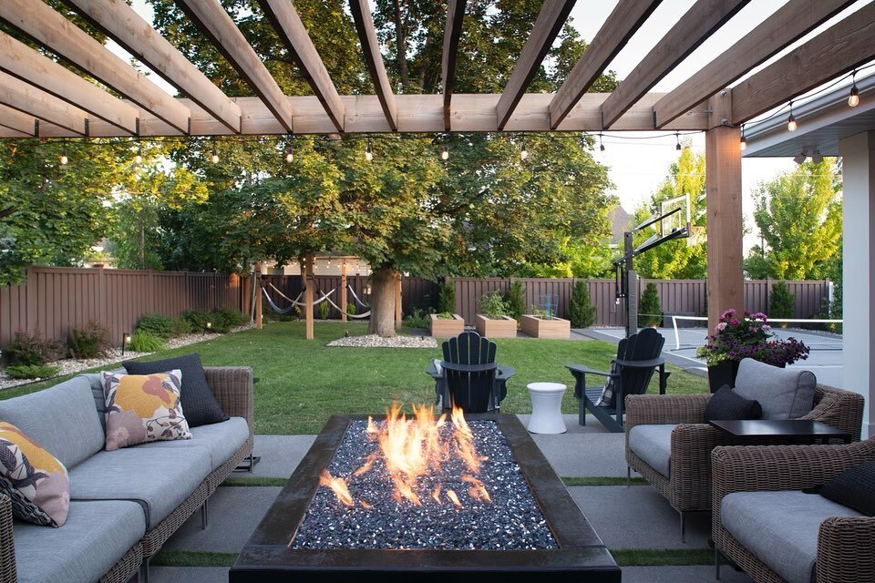 Transform your ordinary nights into extraordinary memories with a backyard upgrade!! 
&bull;
&bull;
&bull;
#blackdiamondlandscaping #utlandscape #landscapephotography #backyardbliss #cozynights #firepit