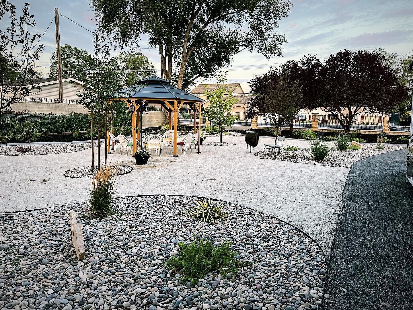 Dreaming of Summer ☀️ 

DM us about info on rebates for going with a water wise design. 
.
.
.
.
.

#Blackdiamond #landscape #garden #backyard #landscapedesignutah #yarddesign #watersaversutah #waterwisegardening #waterwise #blackdiamondlandscape