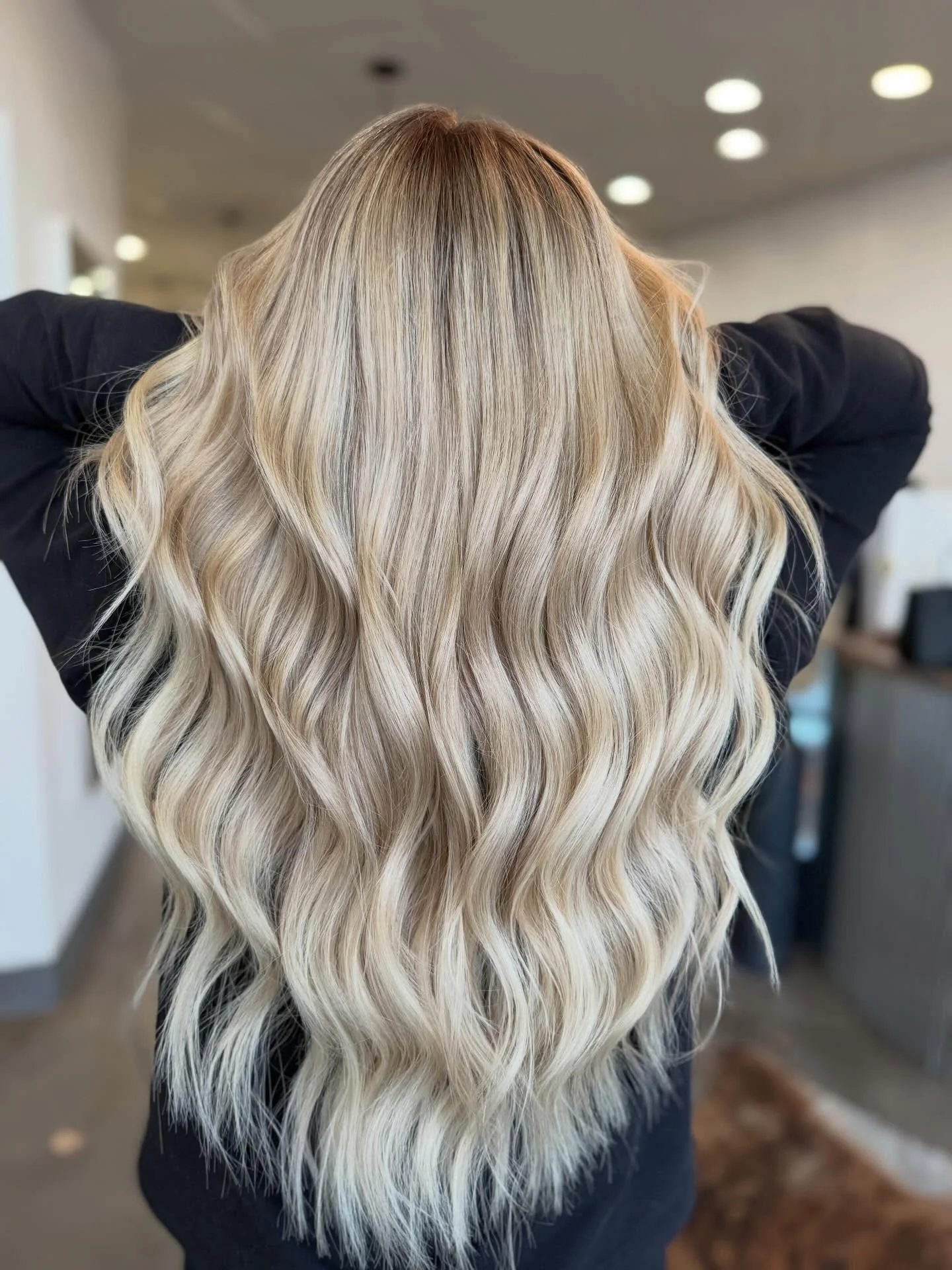 A blondie that ✨GLOWS✨ + one row of extensions for extra fullness 🤌🏼 
.
.
.
.

#montanahairstylist #billingsstylist #livedincolor #hairextensions #extensionspecialists