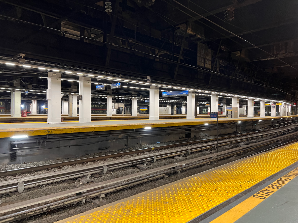 Platforms at&nbsp;Moynihan Train Hall / New York Penn Station complex&lt;em&gt; Few feet away from Manhattan West. Courtesy of Sandra Lopez-Monsalve&lt;/em&gt;