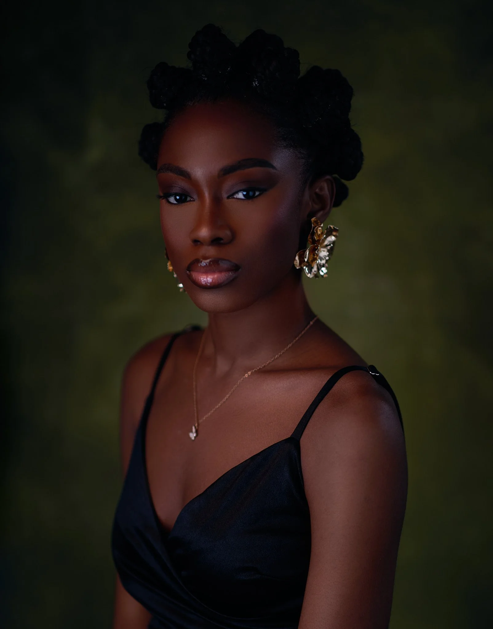 portrait-photographer-studio-session-Mirabel 1.jpg