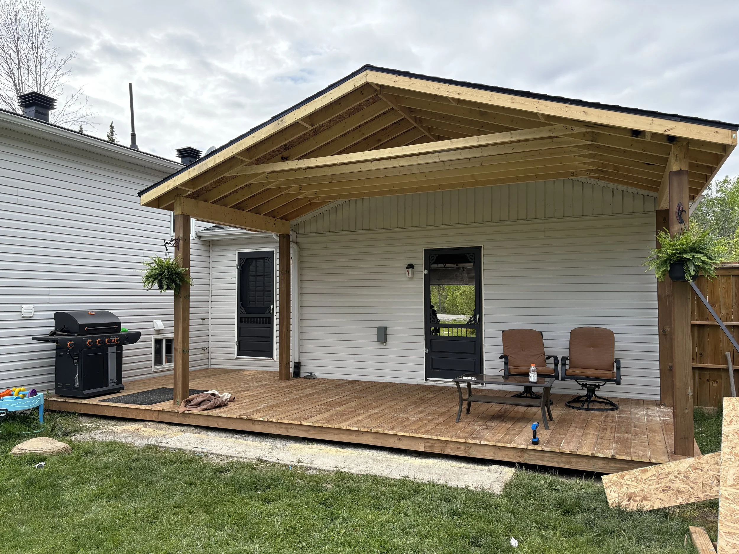 deck with framed roof 