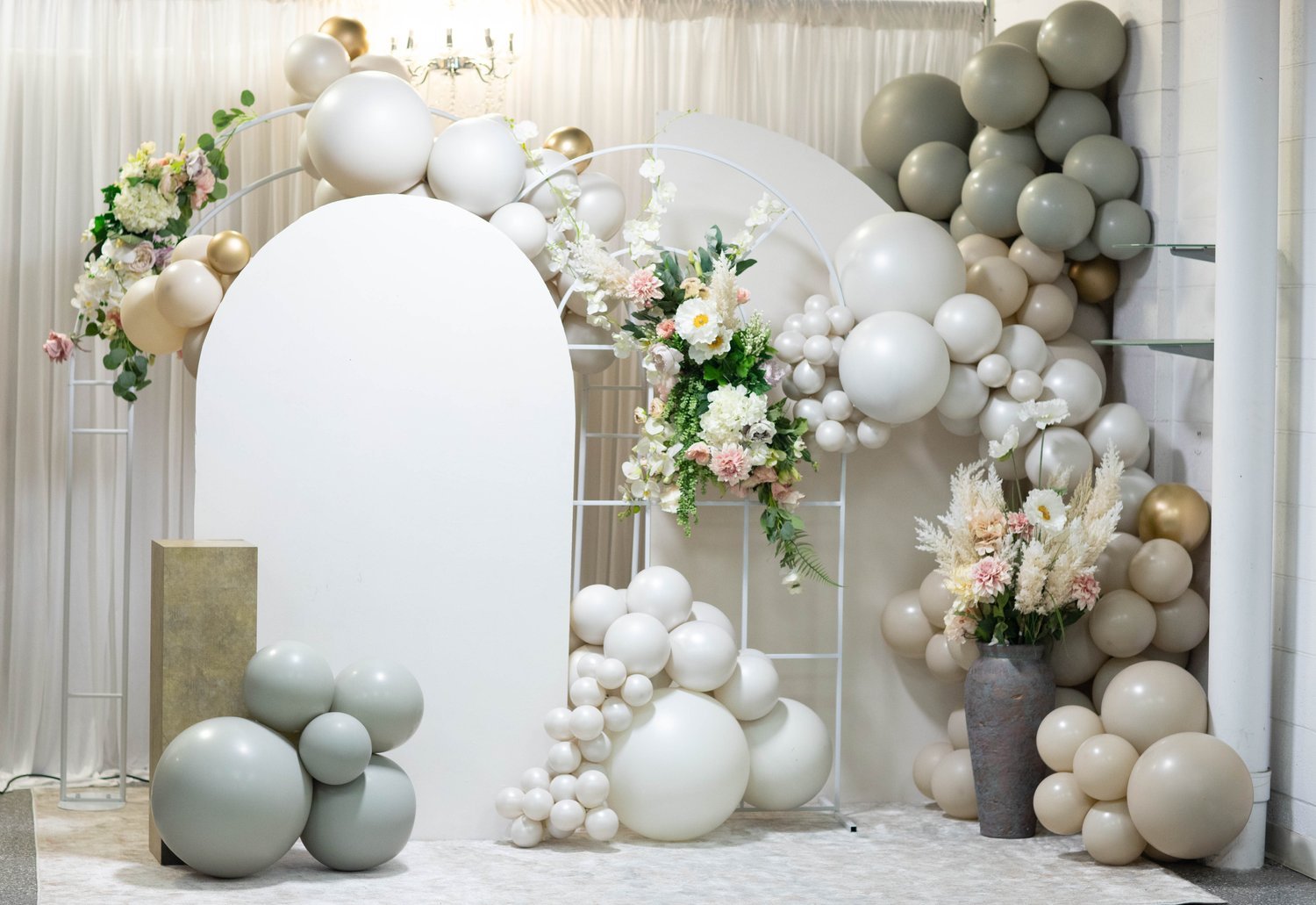 Balloon+backdrop+and+florals+decourator+ Calgary.jpg