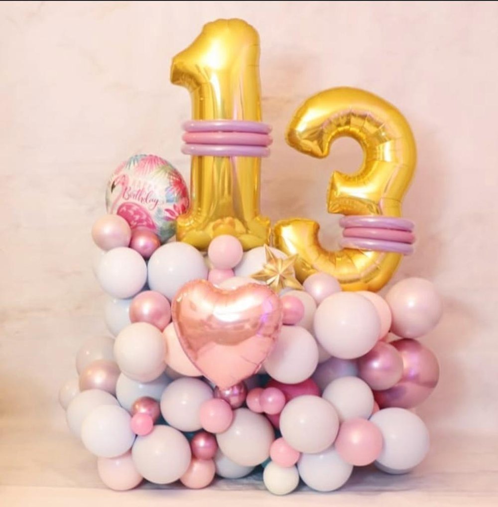 Balloon+Standee-+Gold+package+Balloon+decorator+Calgary+Balloons and Lush.jpeg