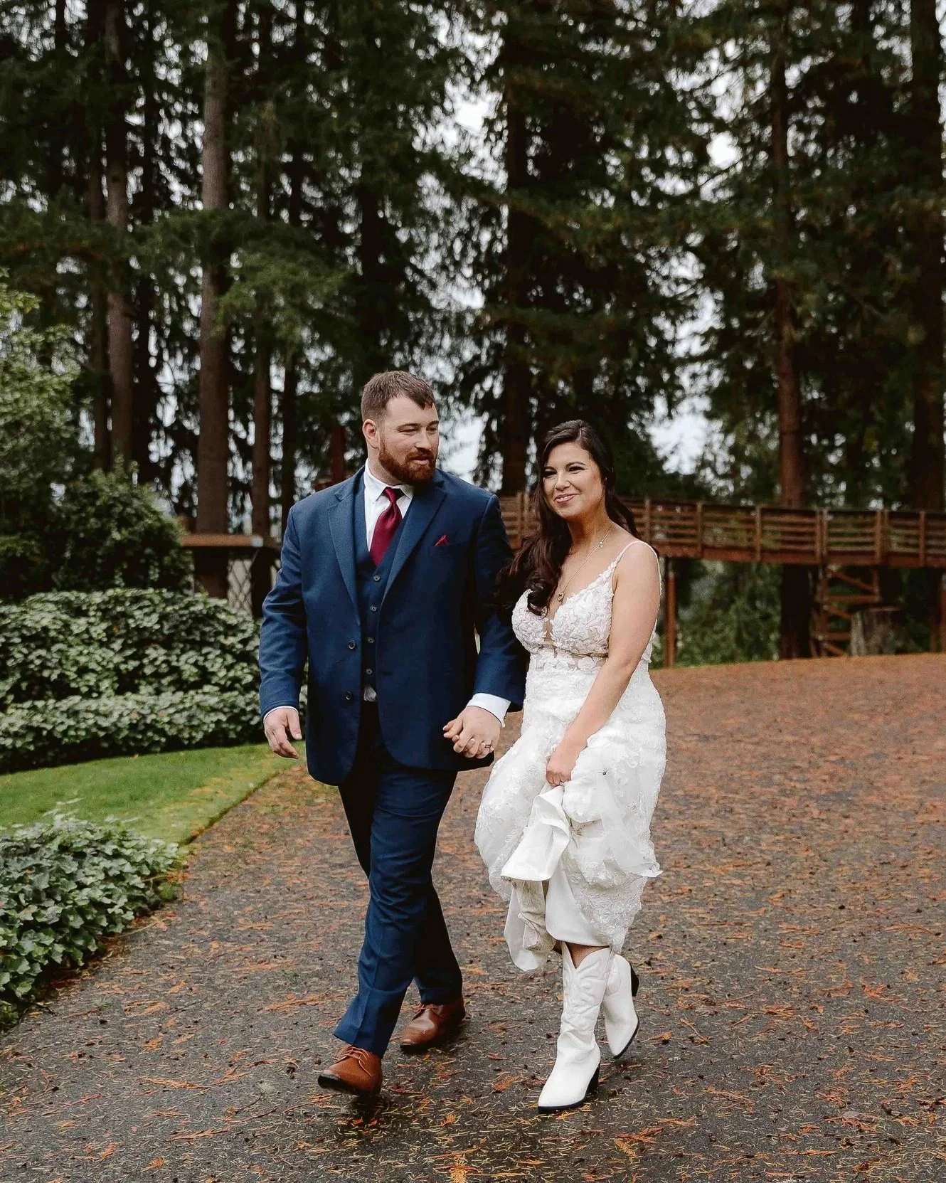 Rainy Day Wedding Tips for Oregon Elopements + Micro Weddings