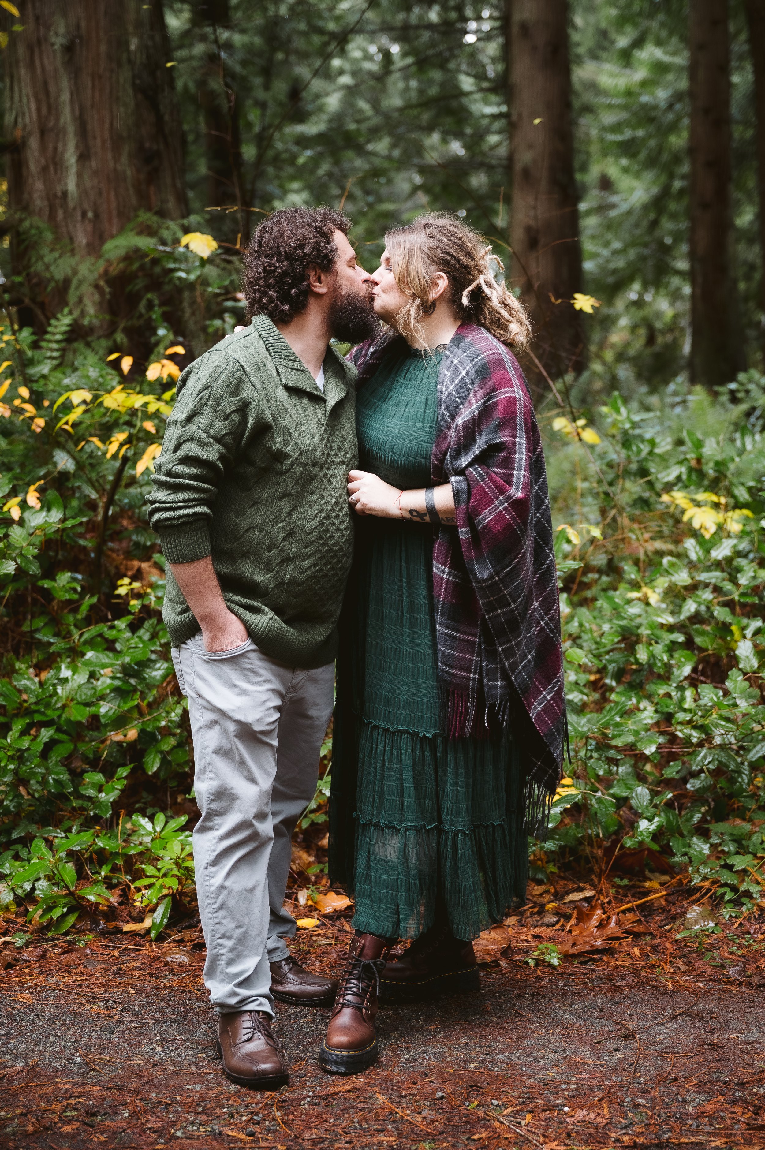 Couples and family photography in Oregon featuring parents sharing a quiet moment together surrounded by forest scenery.