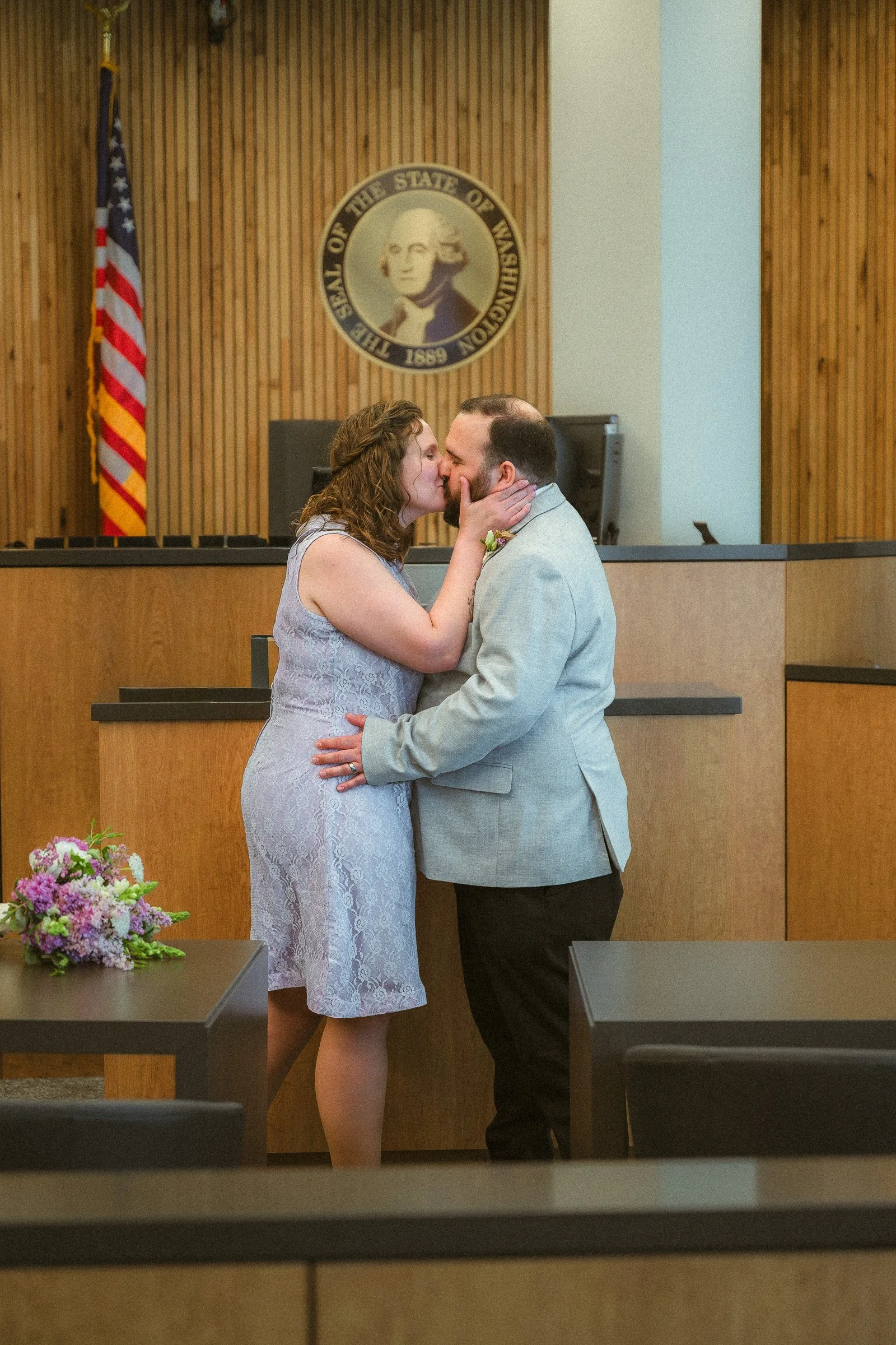 bonnie-gideon-vancouver-wa-courthouse-micro-wedding-kassi-irelan-photography-17.jpg