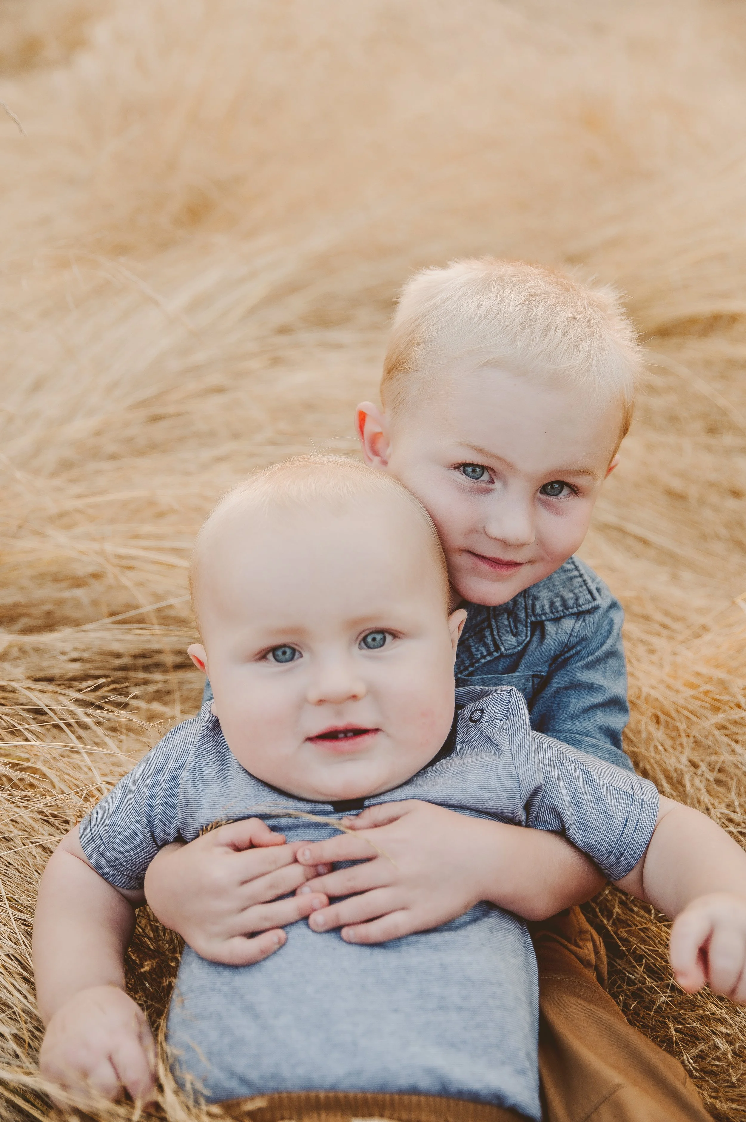 Candid family photography moment photographed by a Vancouver Washington photographer in an outdoor field setting.

