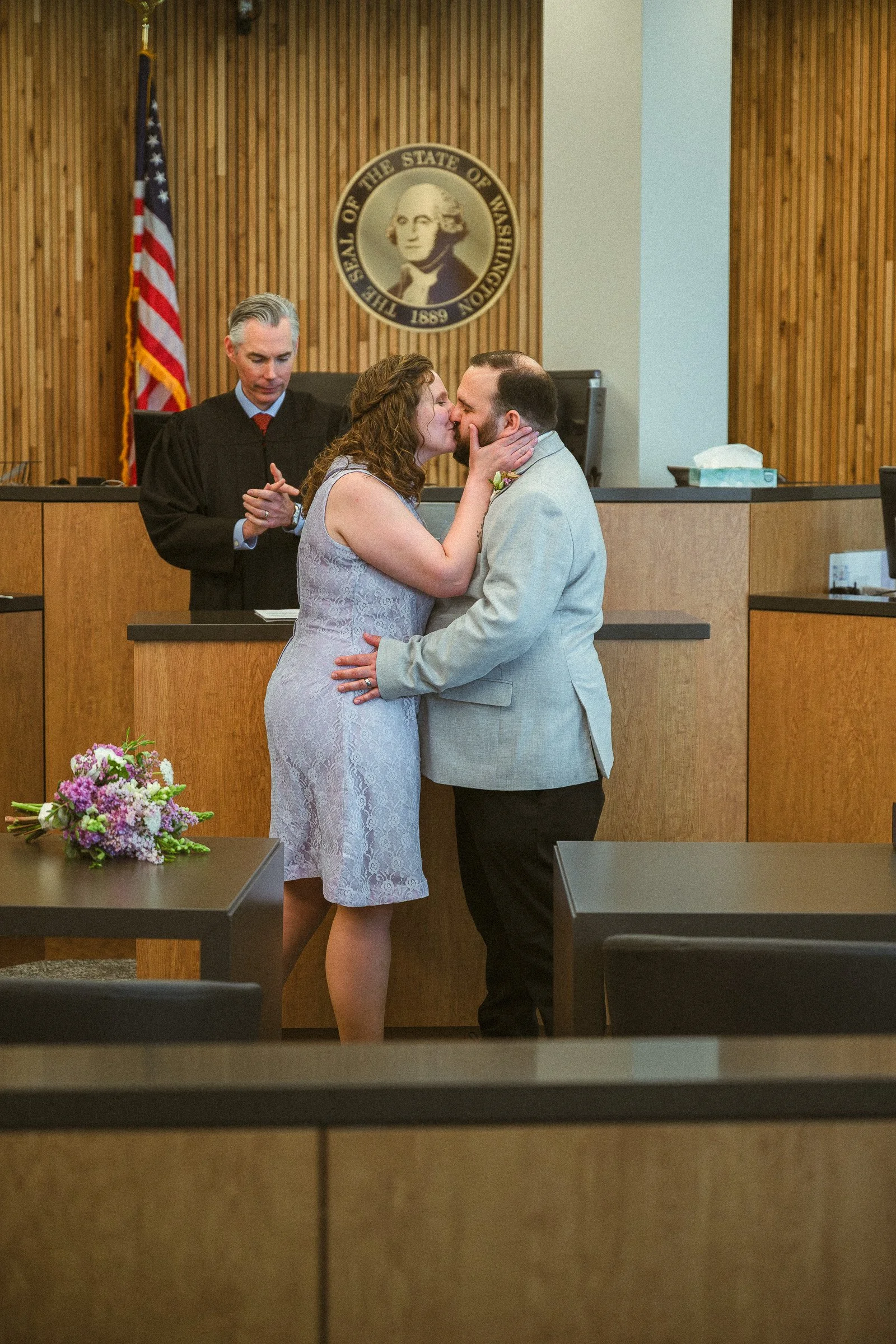 bonnie-gideon-vancouver-wa-courthouse-micro-wedding-kassi-irelan-photography-16.jpg