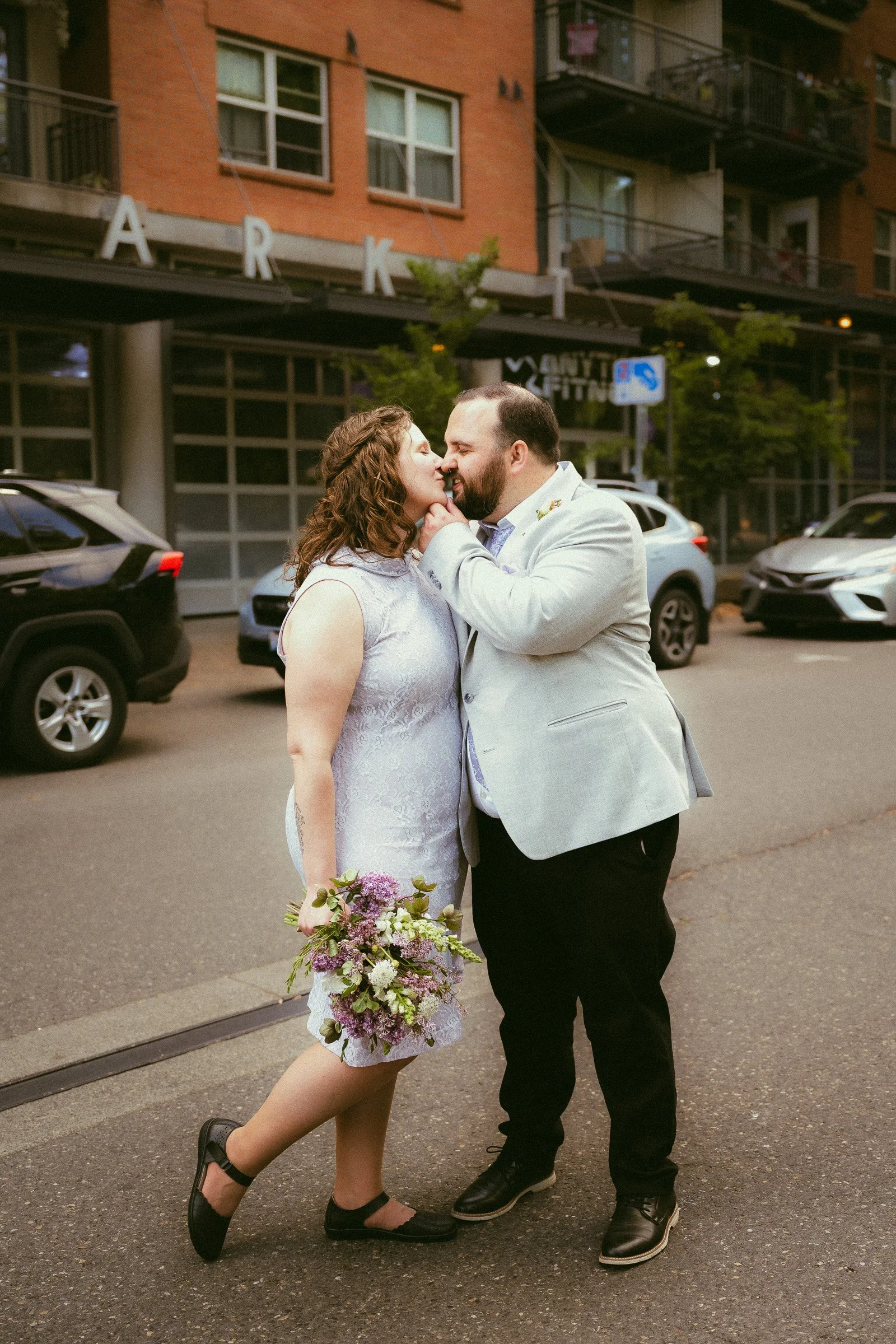 bonnie-gideon-vancouver-wa-courthouse-micro-wedding-kassi-irelan-photography-70.jpg