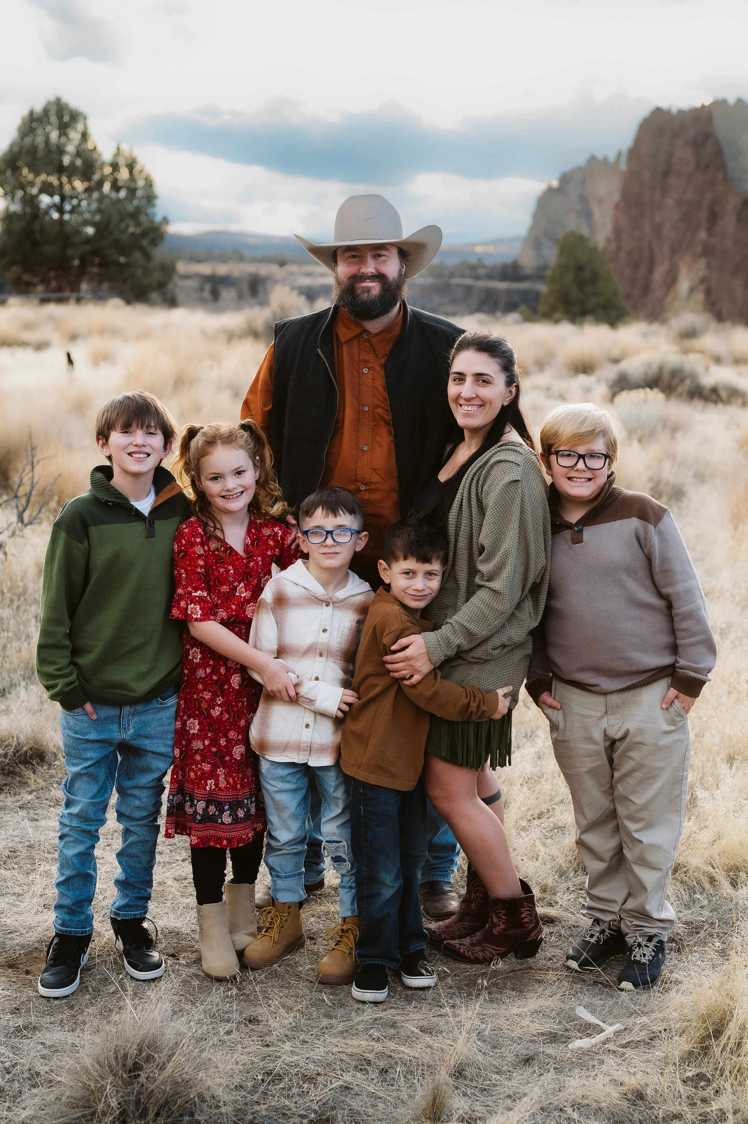 Extended family photography session photographed outdoors by a Vancouver Washington photographer in a scenic natural setting.
