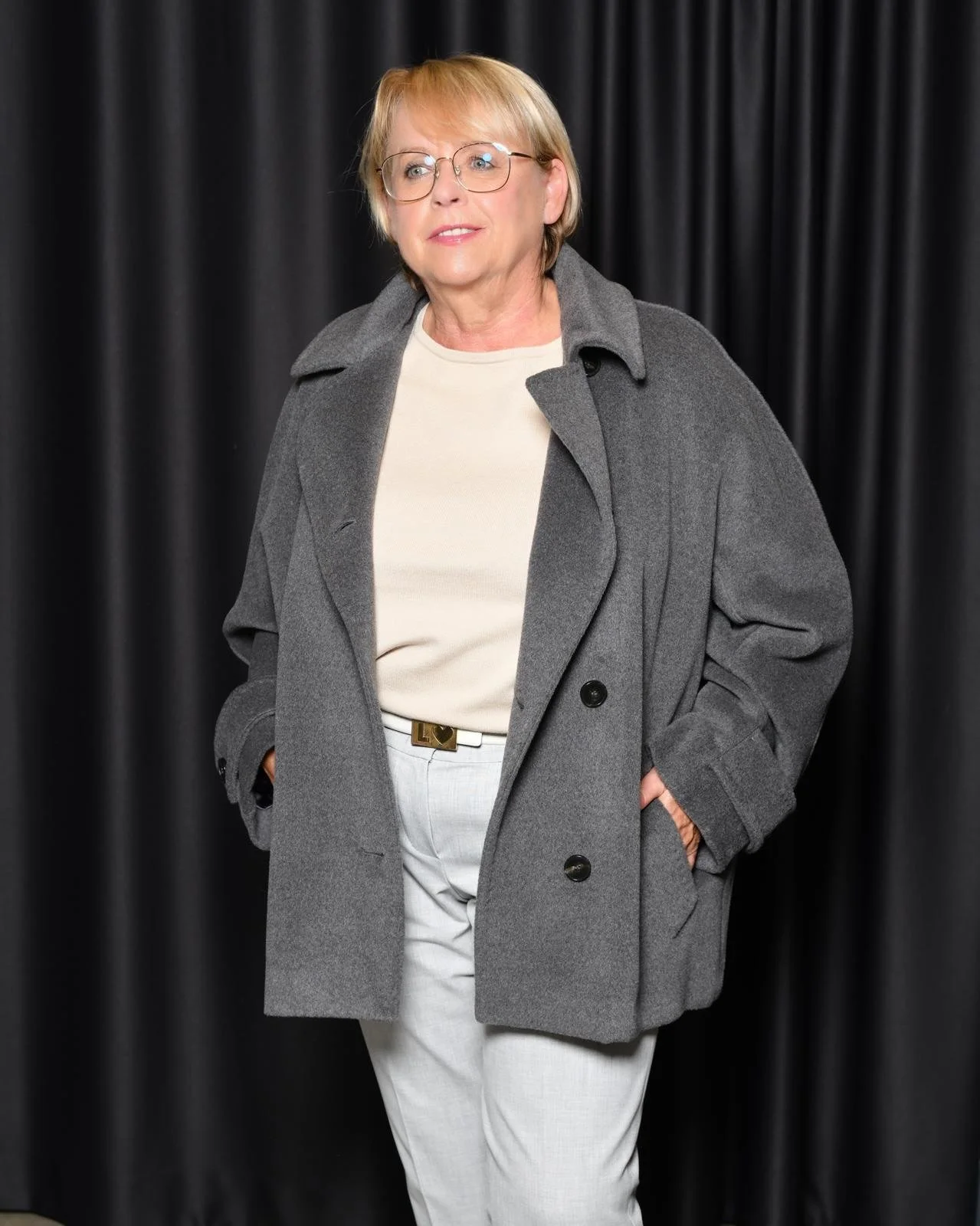 Wenn wir unsere Kunden beraten, ist Grau immer wieder unser Tipp f&uuml;r die Basis einer zeitlos sch&ouml;nen Garderobe. ♾️

#gray #wintergray #grayjacket #ulmfashion #ulmneuulm