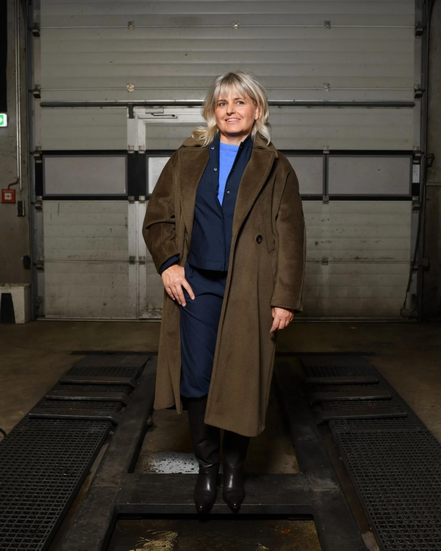 Mantel Liebe🤎&hellip; so bleibt er viele Jahre.
Du h&auml;ngst ihn locker auf einen breiten B&uuml;gel.
Du b&uuml;rstest Staub und Flusen regelm&auml;&szlig;ig ab.
Du l&uuml;ftest ihn &uuml;ber Nacht an der frischen Luft.
Du gibst ihn einmal im Jahr