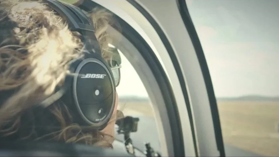 A photo of the pilots back of head