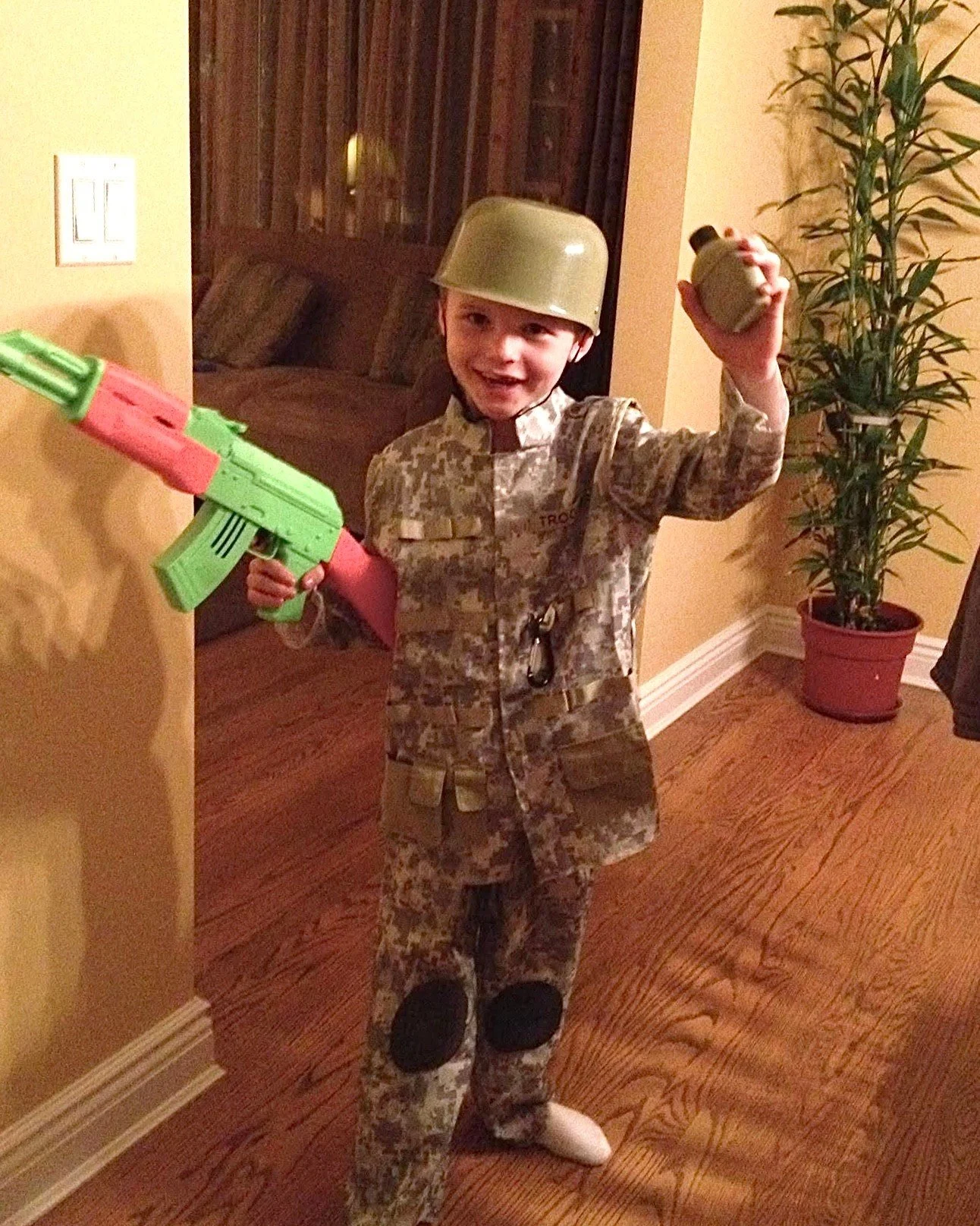 🎃 Happy Halloween, Peter 💛
In 2012, his mom called him her soldier - brave, strong, and full of imagination. We miss him every single day, but these memories remind us how special moments like this truly are.
✨ To all the families spending Hallowe