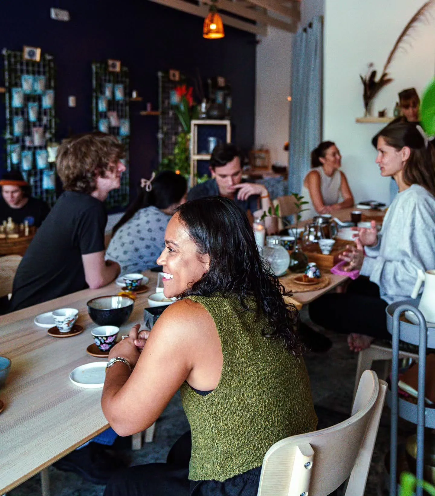 What happens at the Members&rsquo; Lounge? The afternoon is yours.

Every Friday from 4 to 6:30 PM, Tea Circle members are invited into the studio for an open, unstructured afternoon of tea, quiet, conversation, reading, journaling, or simply taking 