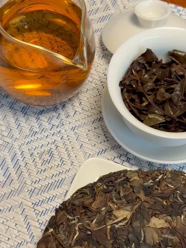 White Cloud has been quietly changing shape since autumn 2020.

The leaves come from Miaowan Village in Tongmu Guan, a high-mountain corner of Wuyishan known for the black teas it's produced for centuries, Zhengshan Xiaozhong, Jin Jun Mei. White Clou