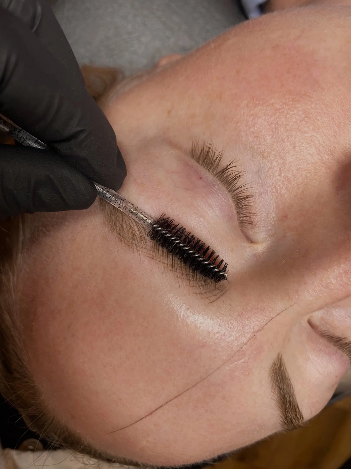 Natural strokes only you&rsquo;ll know the secret to, made perfect with our precision @izora.studio blades. 

| ᴍɪᴄʀᴏʙʟᴀᴅɪɴɢ ʙʏ ʟɪꜱᴀ |