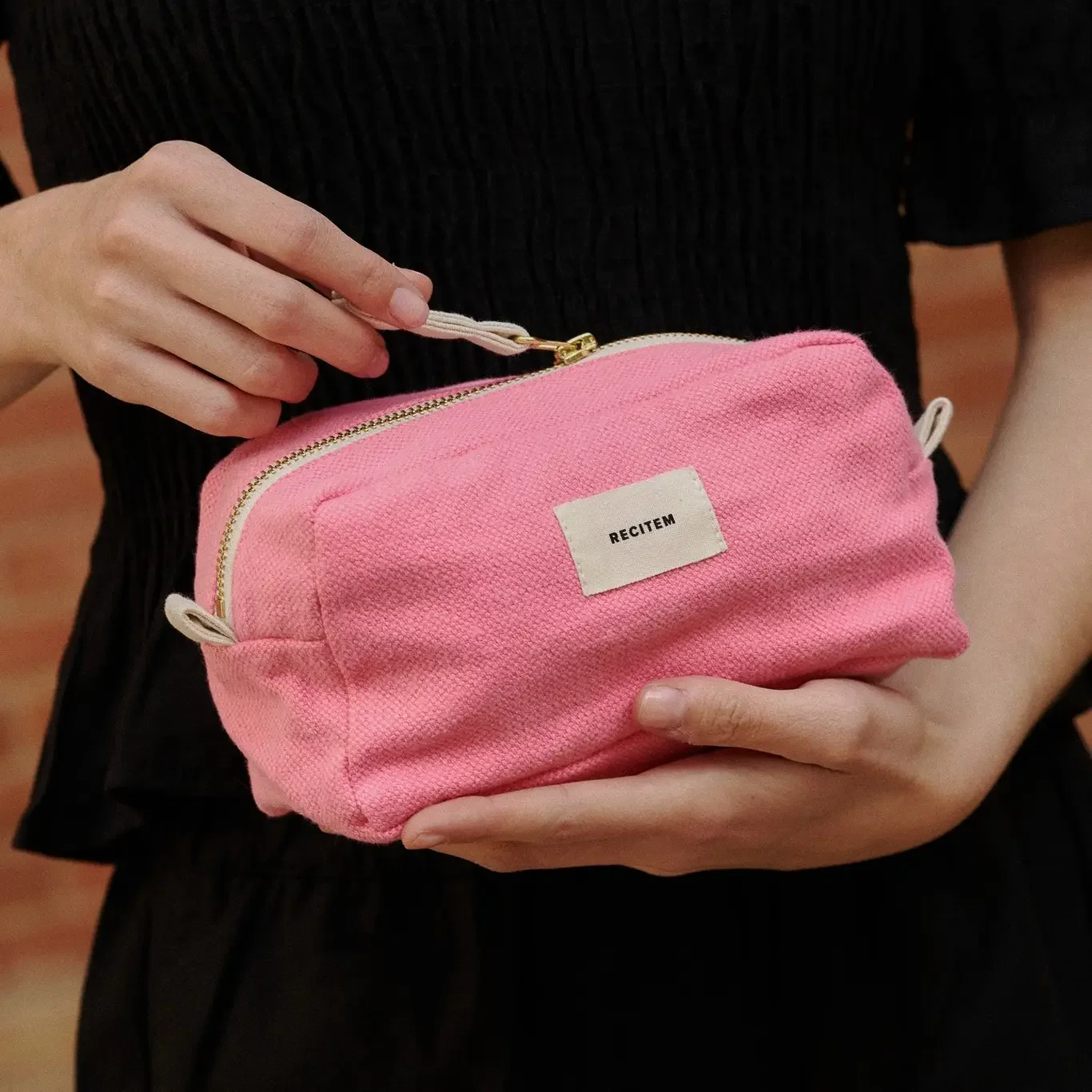 ADM Concept store, Surprise, trouse maquillage, rose 2.webp