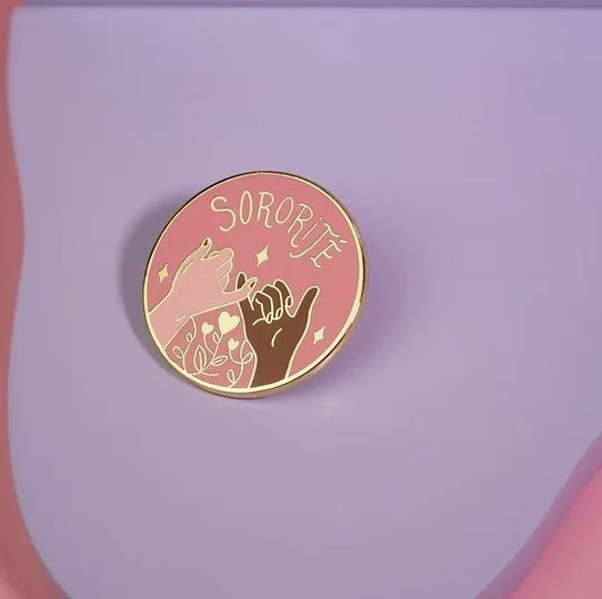 ADM Store, Surprise Dunkerque, Pin's La sororité.jpg