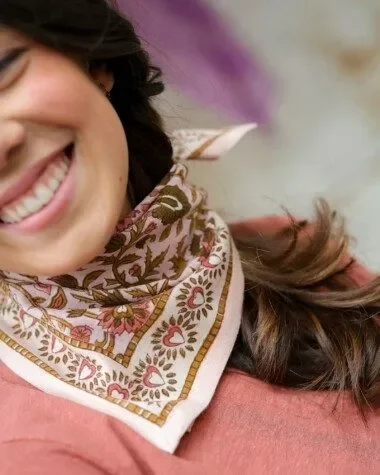 ADM Store, Surprise Malo, Foulard Mina rose poudré, petit format 2.webp