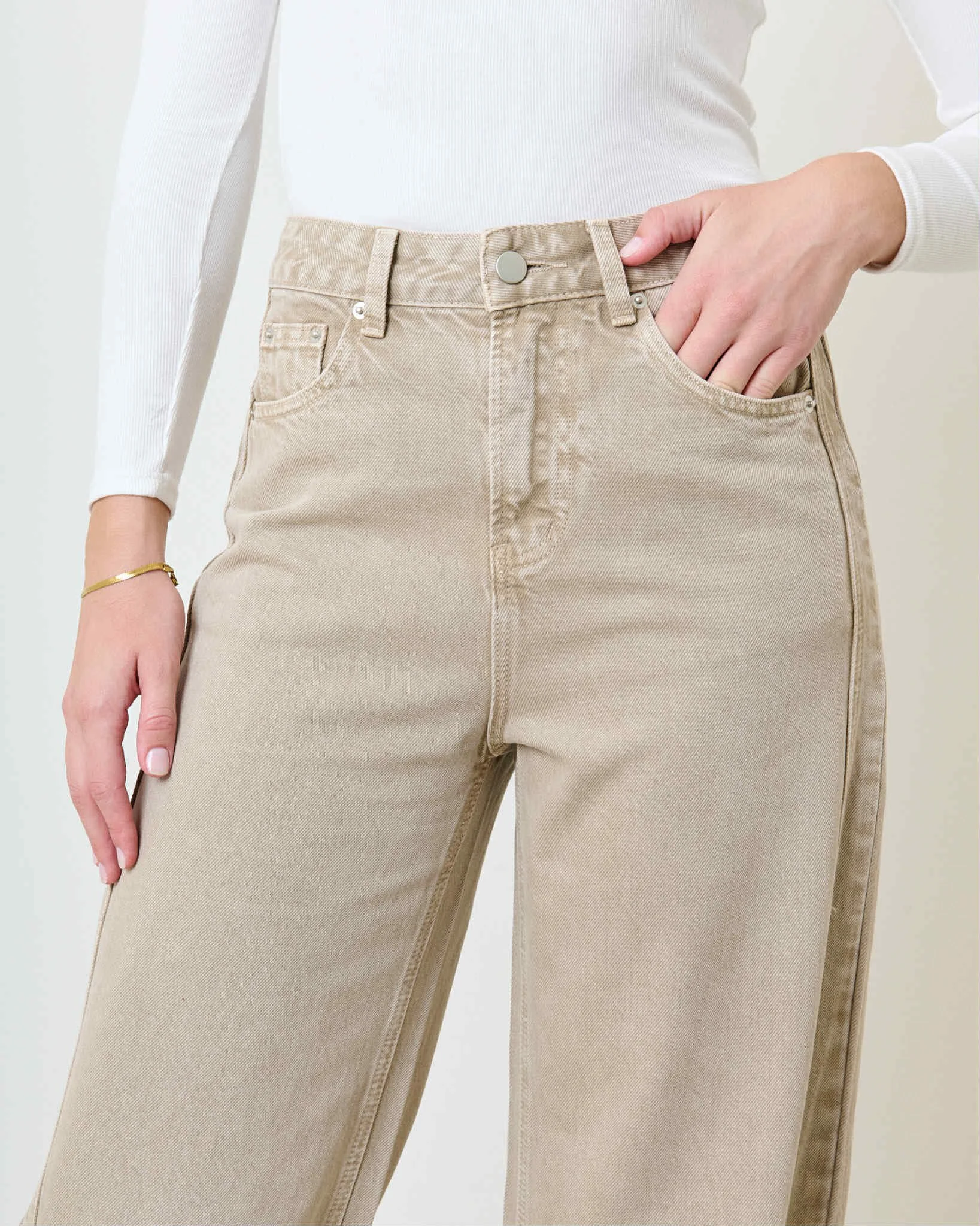 ADM Concept Store, Jean Léo, beige 2.jpeg