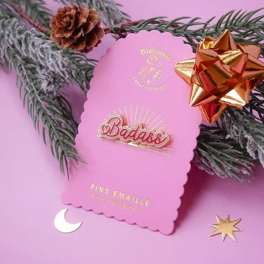 ADM Store, Surprise Dunkerque, Pin's Badass 2.jpg