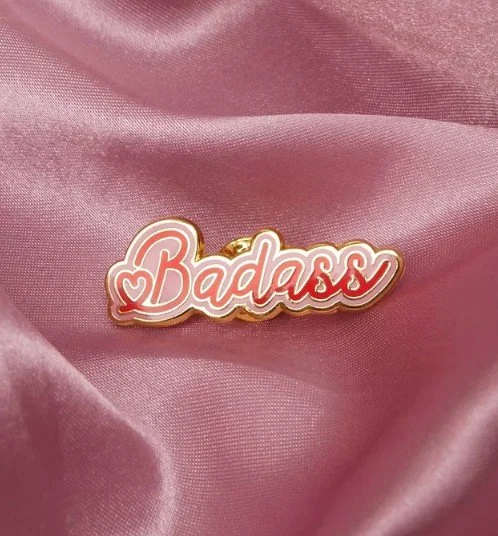 ADM Store, Surprise Dunkerque, Pin's Badass.jpg