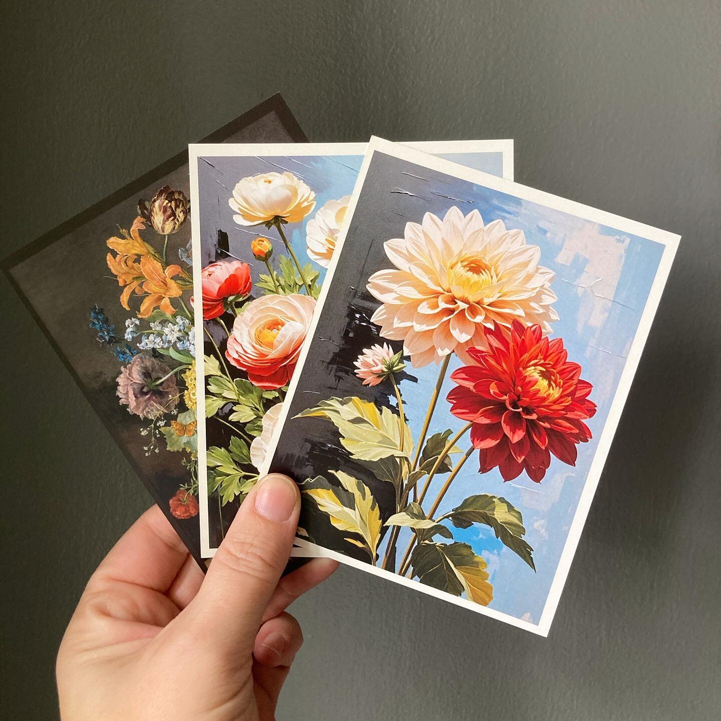 Our postcards just arrived! Our bouquet subscriptions make a lovely gift. Each order comes with a corresponding post card and note card that you can personalize for your loved one. Just a little reminder of what they have to look forward to ☀️