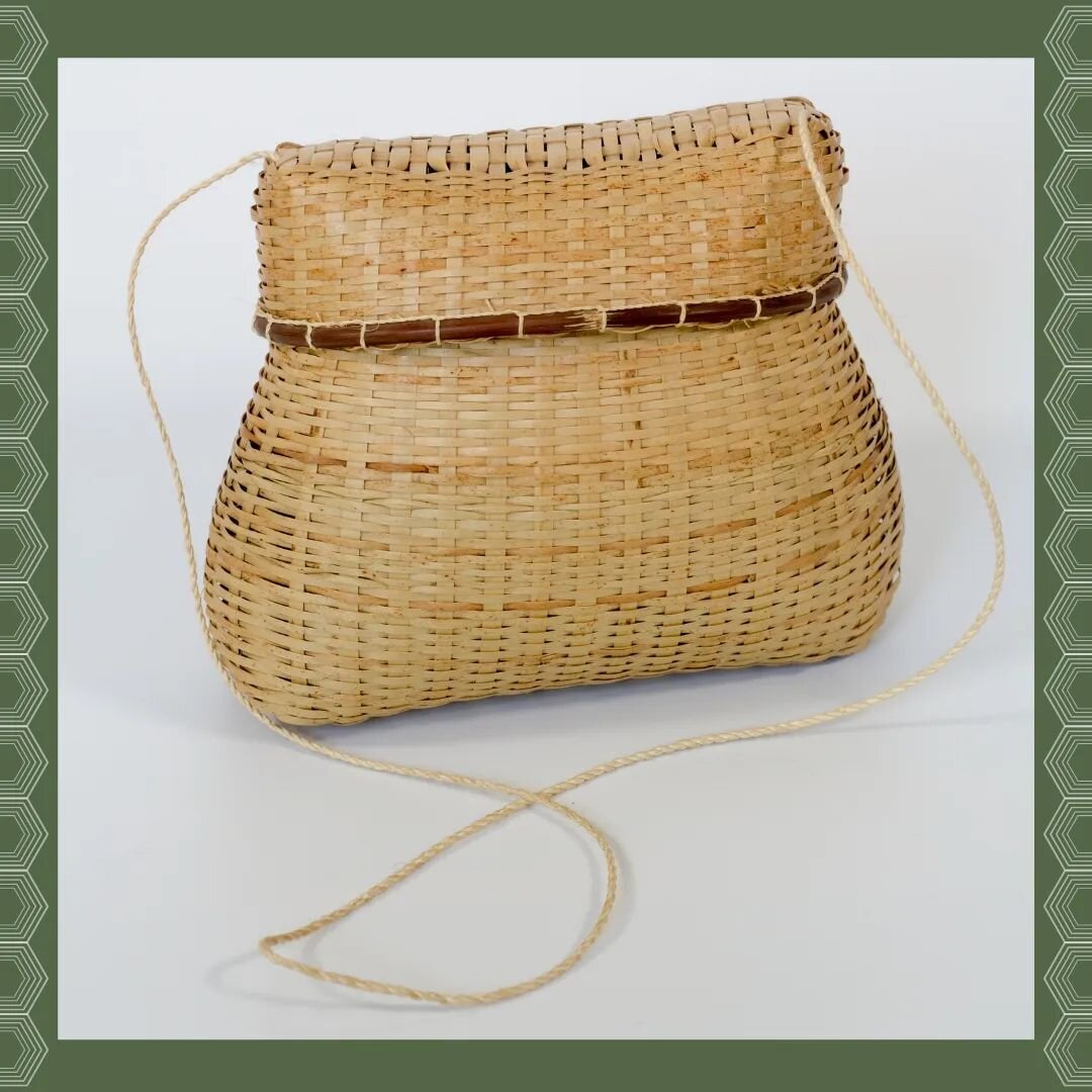 Umutina Buriti Purse

The Umutina bag is made from buriti buds. The art of the Umutina people is also well known for the use of feather, animal teeth and seeds.

The Umutina indigenous people inhabit the central region of Brazil, in the state of Mato