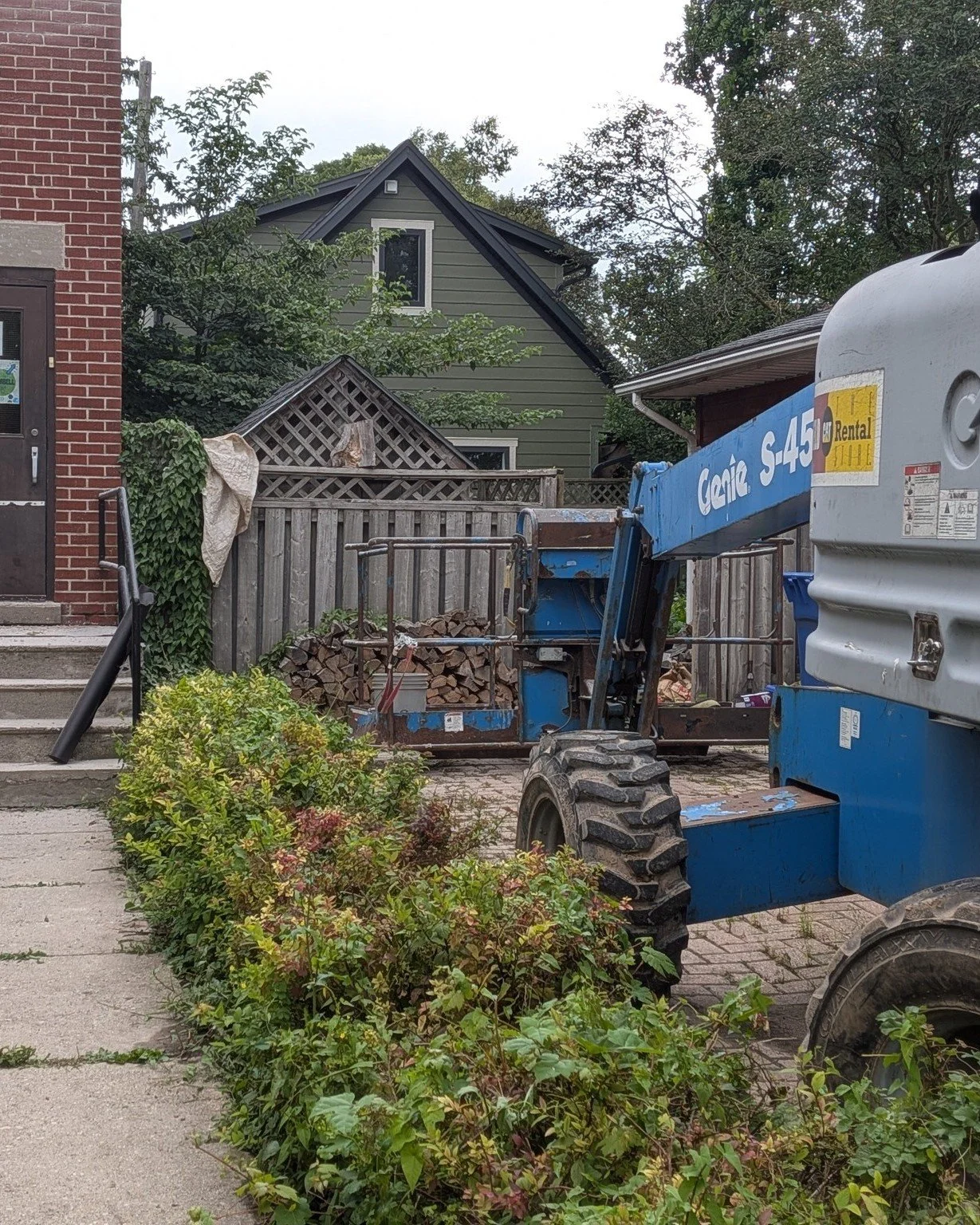 Sometimes it takes big machines to get a job done, like this masonry facelift. We're thankful for friendly neighbours for letting the contractor set up in their driveway. :)

#goodneighbours