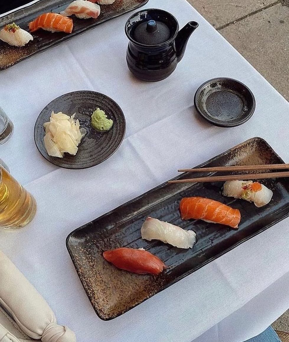 This gorgeous weather is perfect for our outdoor tables at Sushi Note Sherman Oaks (and begs for a crisp glass of something delicious, don&rsquo;t you think?) 🥂🍣☀️
