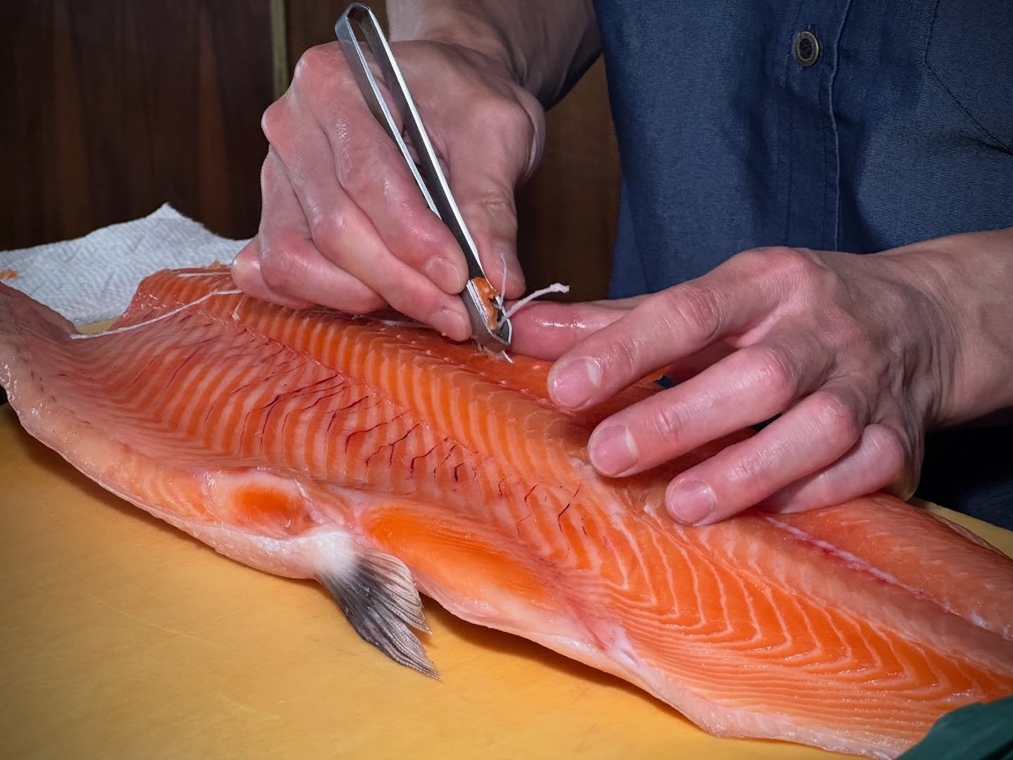 A little behind the scenes at our sushi bar! 👀 Hours of tedious work go into taking an entire fish down to the delicate nigiri or sashimi we enjoy so much, so let&rsquo;s take a moment to show some love to our chefs! 👏👏👏

#sushi #restaurant #sush